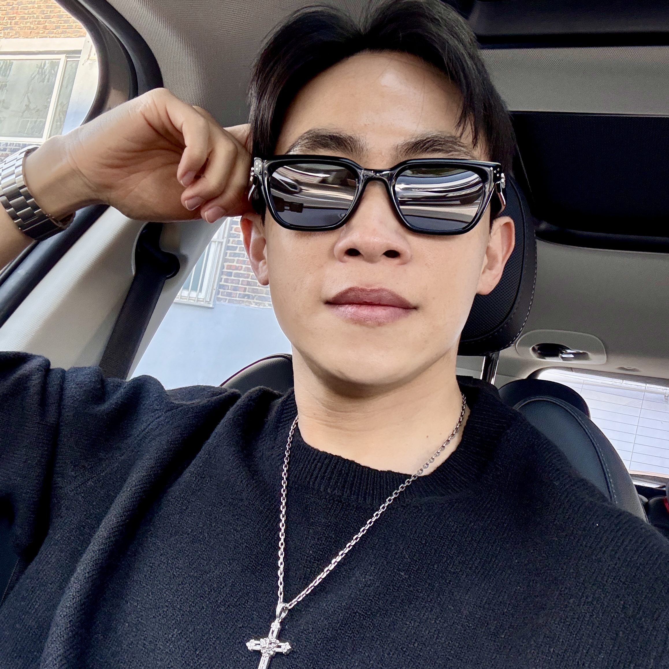 Gentle Monster Hovo 01 Black 착용 스타일 - 2
