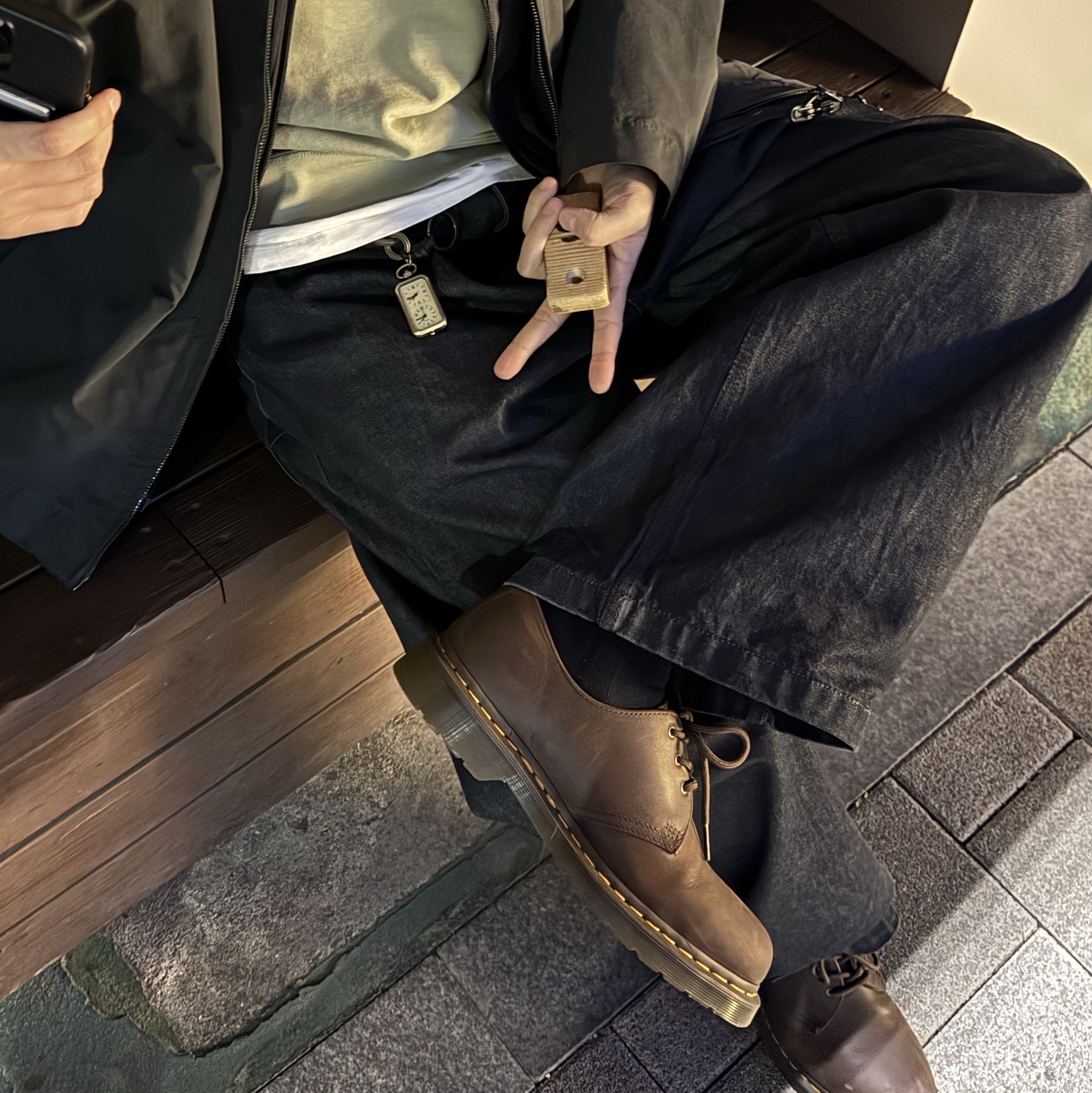 Dr. Martens 1461 Crazy Horse Dark Brown 착용 스타일