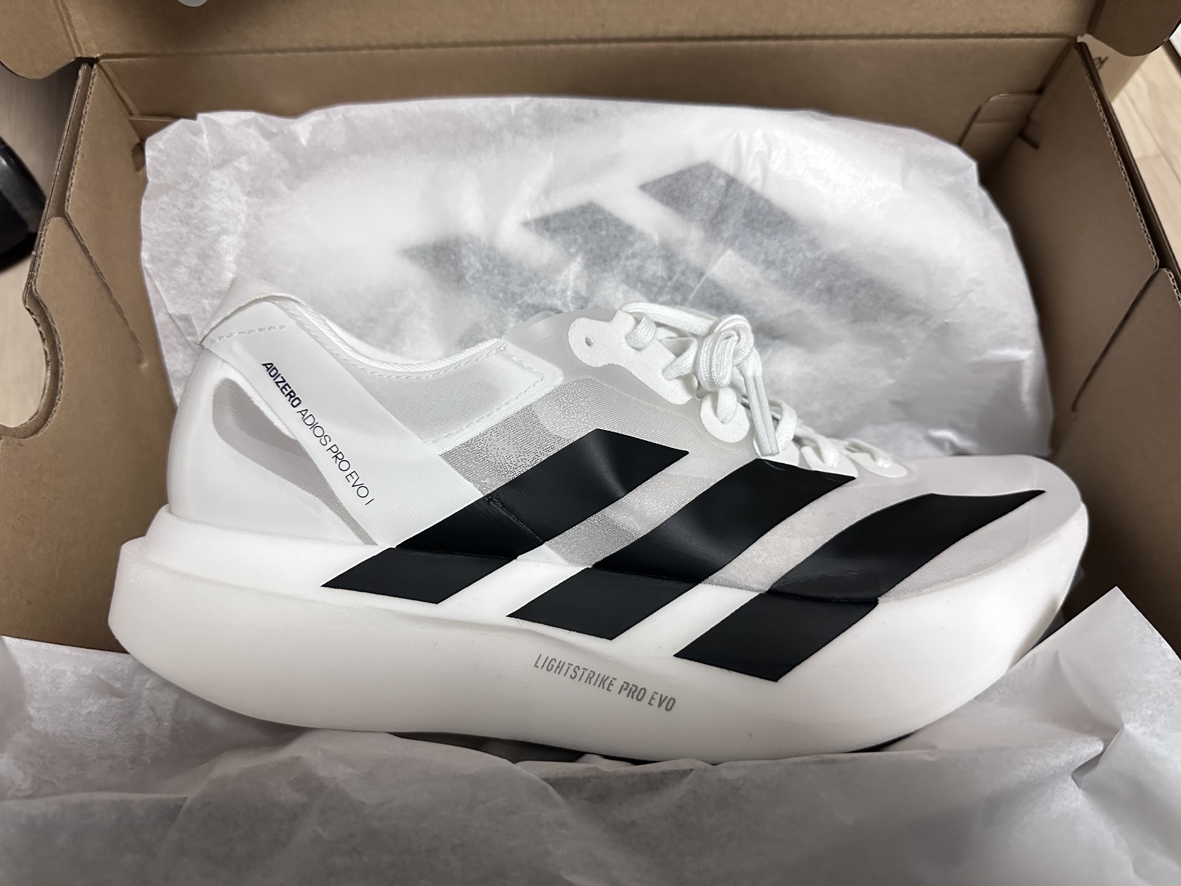 Adidas Adizero Adios Pro EVO 1 White Black 착용 스타일