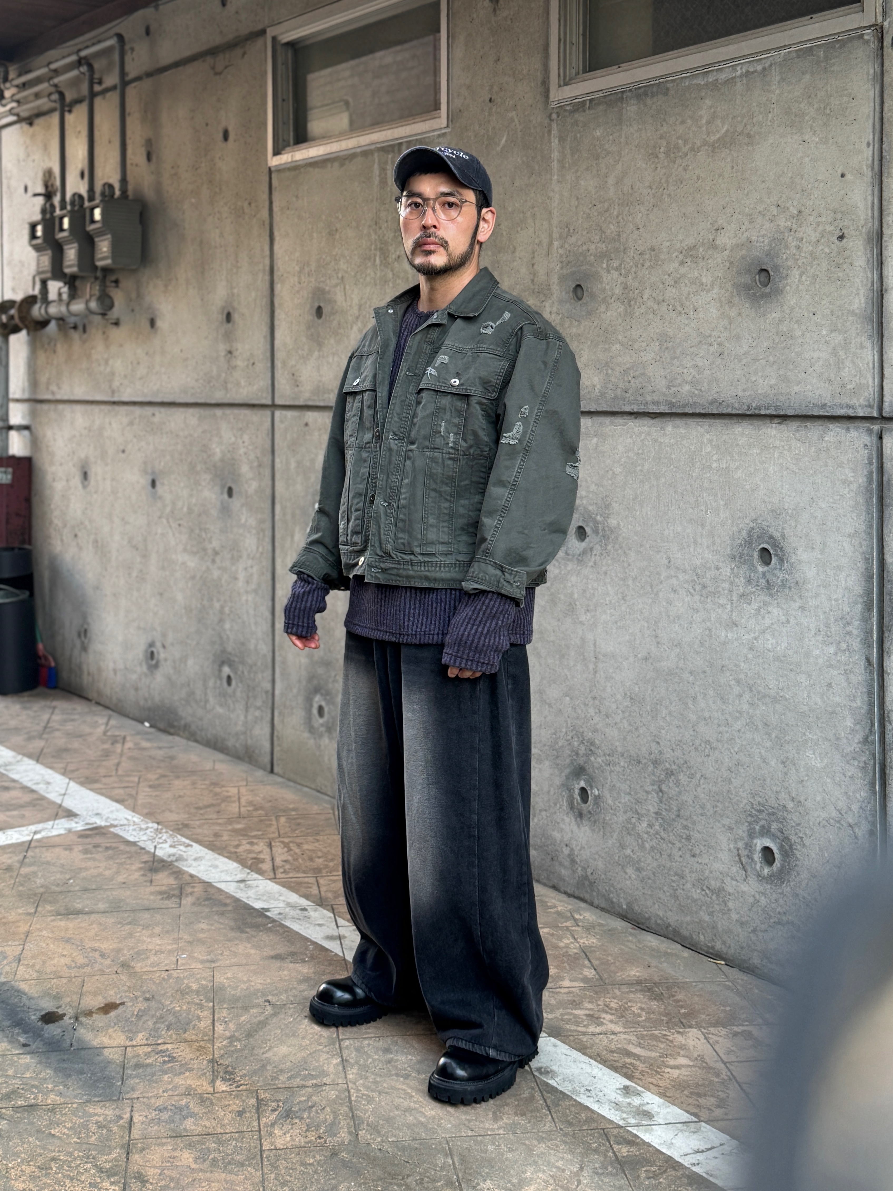 NOMANUAL I.P Damaged Jacket Khaki Gray 착용 스타일 - 2