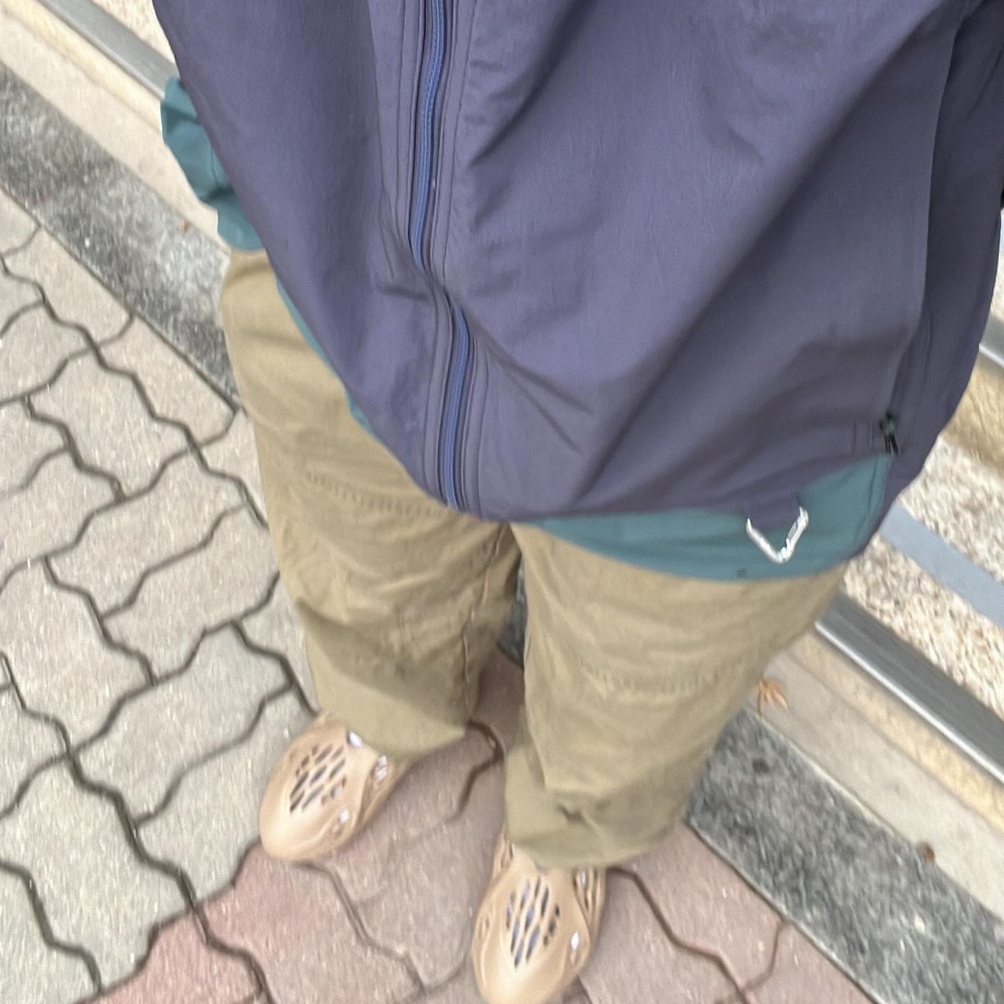 Adidas Yeezy Foam RNNR Clay Taupe, Nike ACG Sun Farer Jacket Faded Spruce - US/EU 착용 스타일