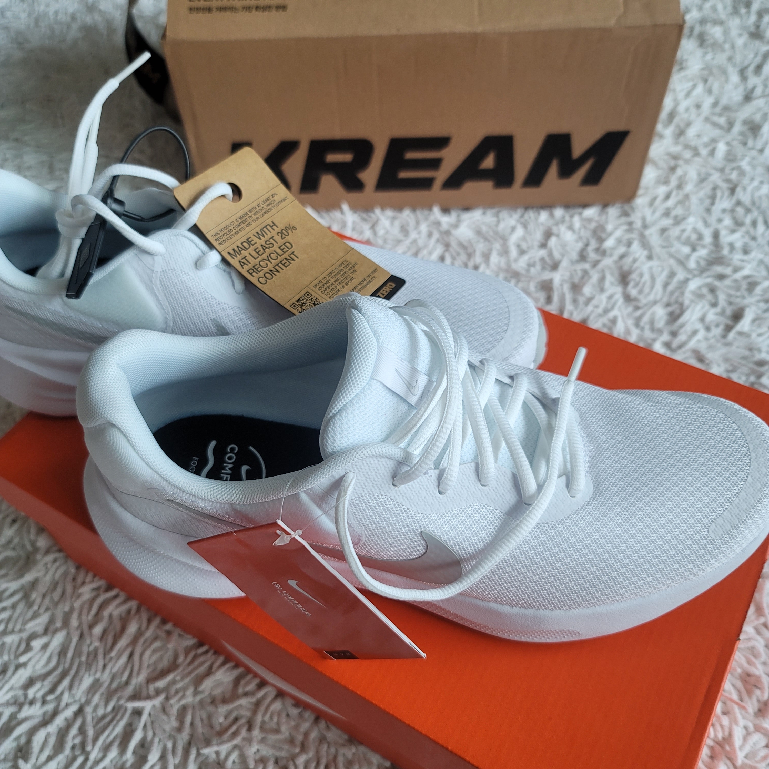 Nike Revolution 7 White 착용 스타일