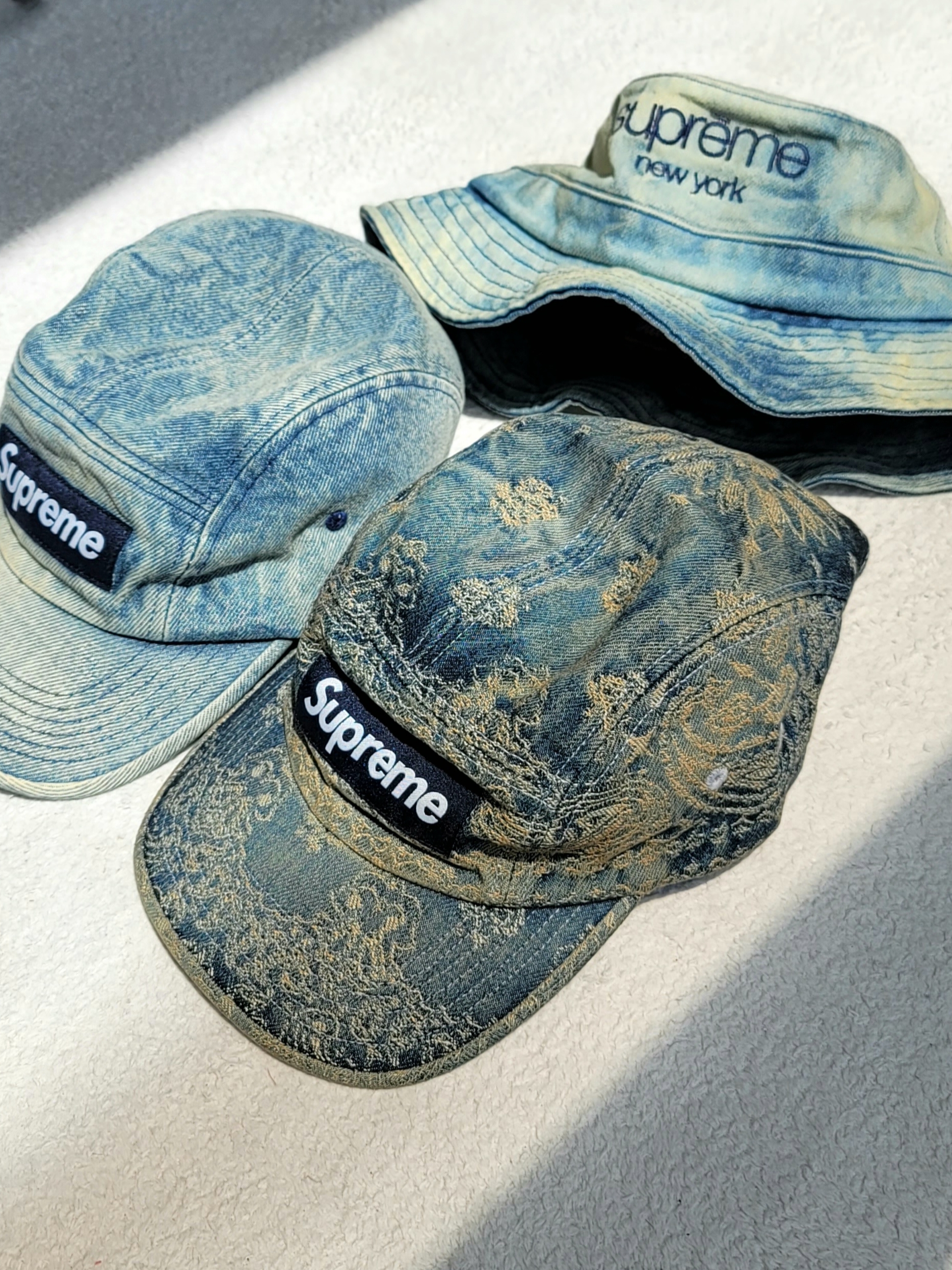 Supreme Bandana Jacquard Denim Camp Cap Blue - 25SS, Supreme Washed Chino Twill Camp Cap Dirty Indigo - 24SS 착용 스타일
