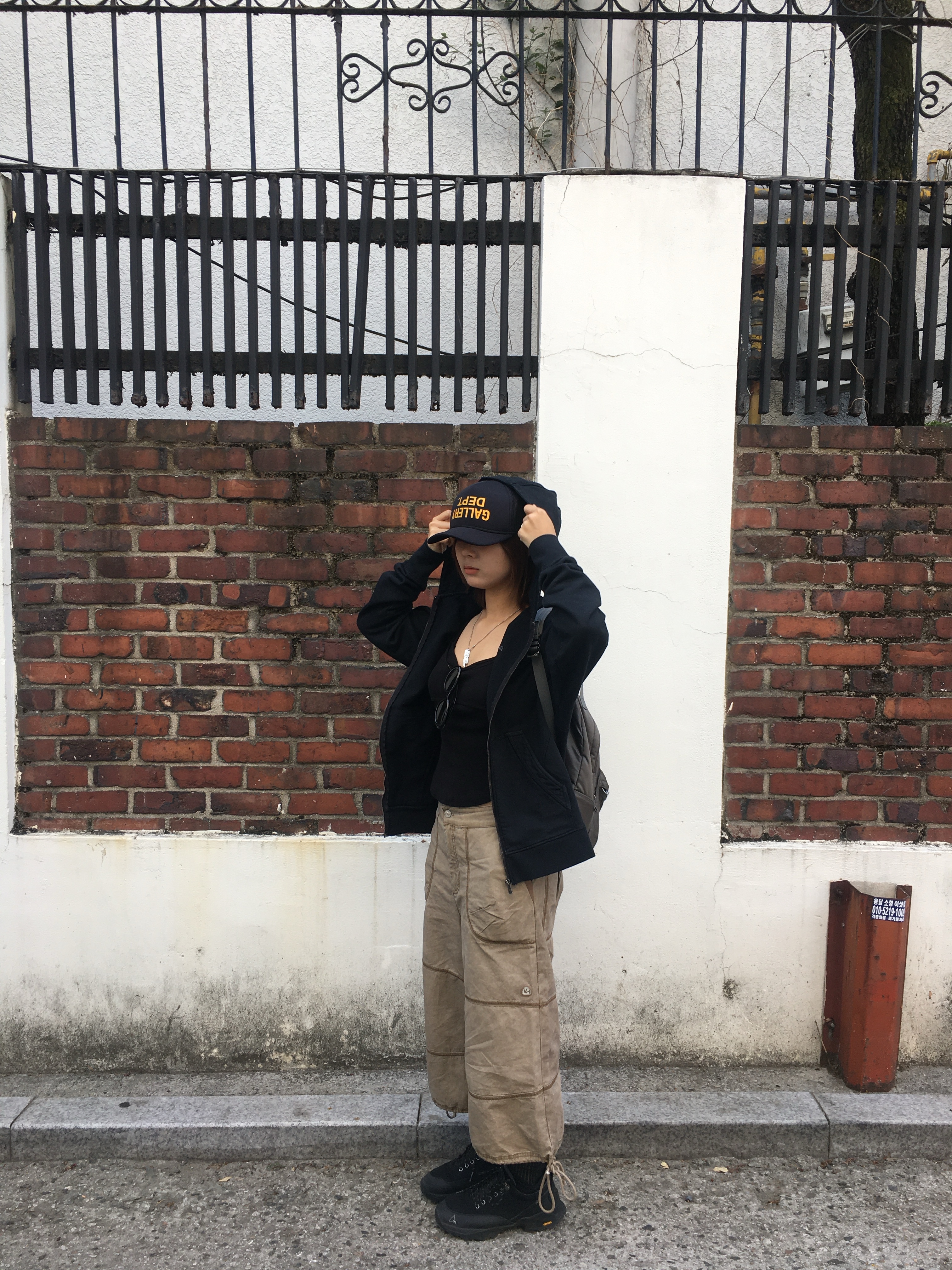 Gallery Dept. Fucked Up Trucker Cap Black, Roa Hiking Neal Black 착용 스타일