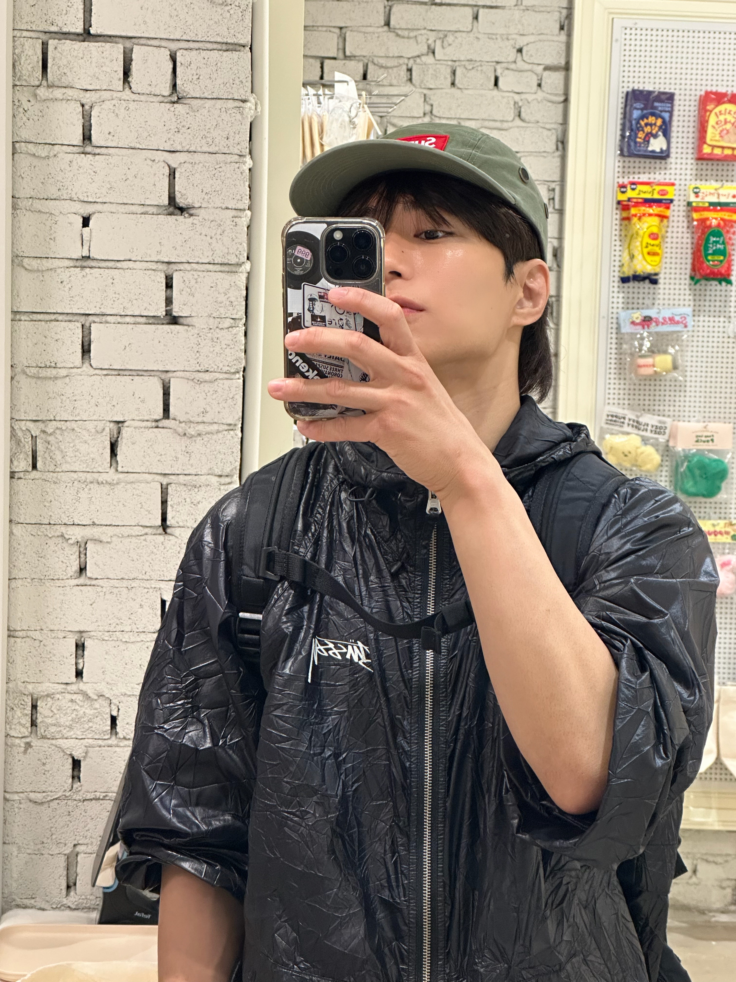 Supreme Military Camp Cap Olive - 24FW, Stussy Beach Shell Wrinkled Nylon Jacket Black 착용 스타일 - 1
