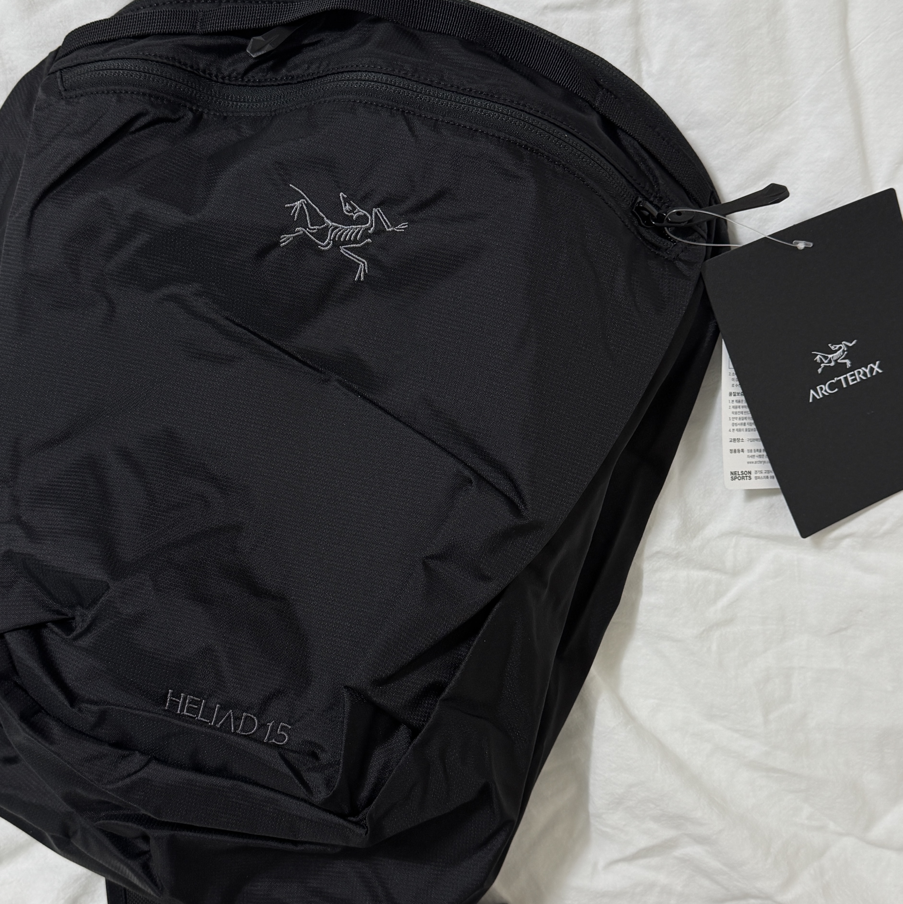 Arc'teryx Heliad 15 Backpack Black 착용 스타일 - 4