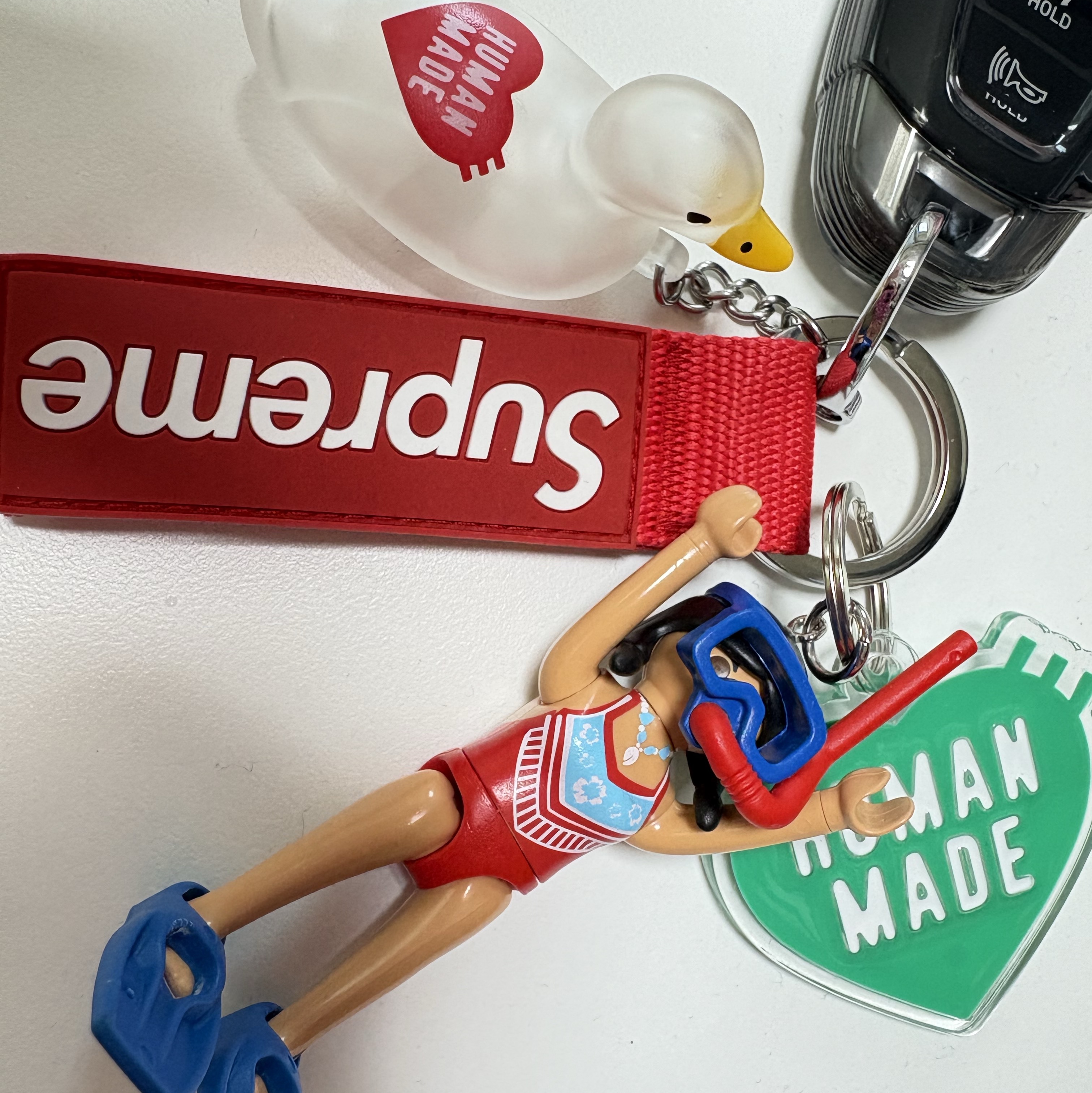 Human Made Duck PVC Key Chain Clear, Supreme Webbing Keychain Red - 23SS 착용 스타일