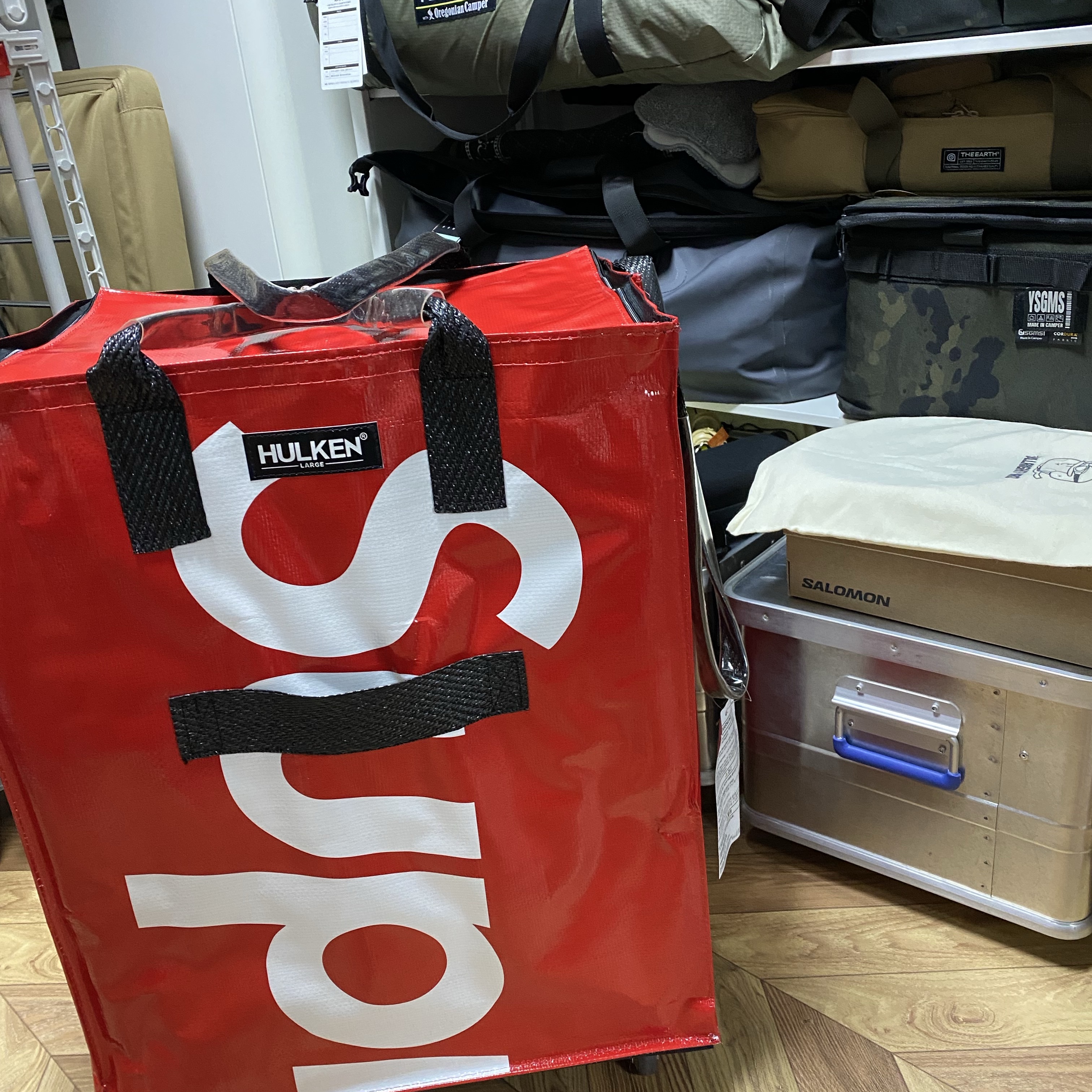 Supreme x Hulken Rolling Tote Bag Red - 24FW 착용 스타일
