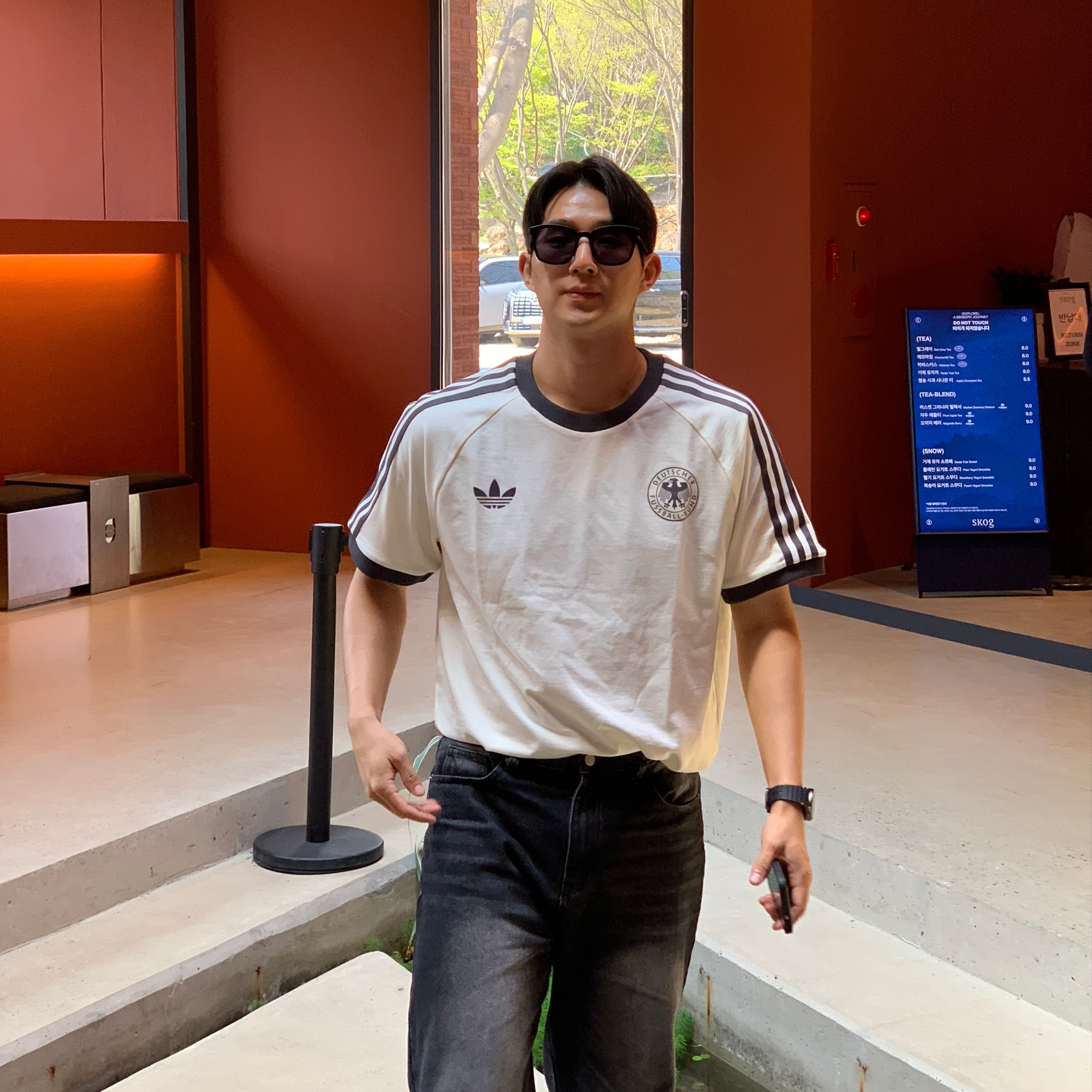 Adidas German Adicolor Classic 3-Stripes T-Shirt Off White - KR Sizing 착용 스타일 - 1