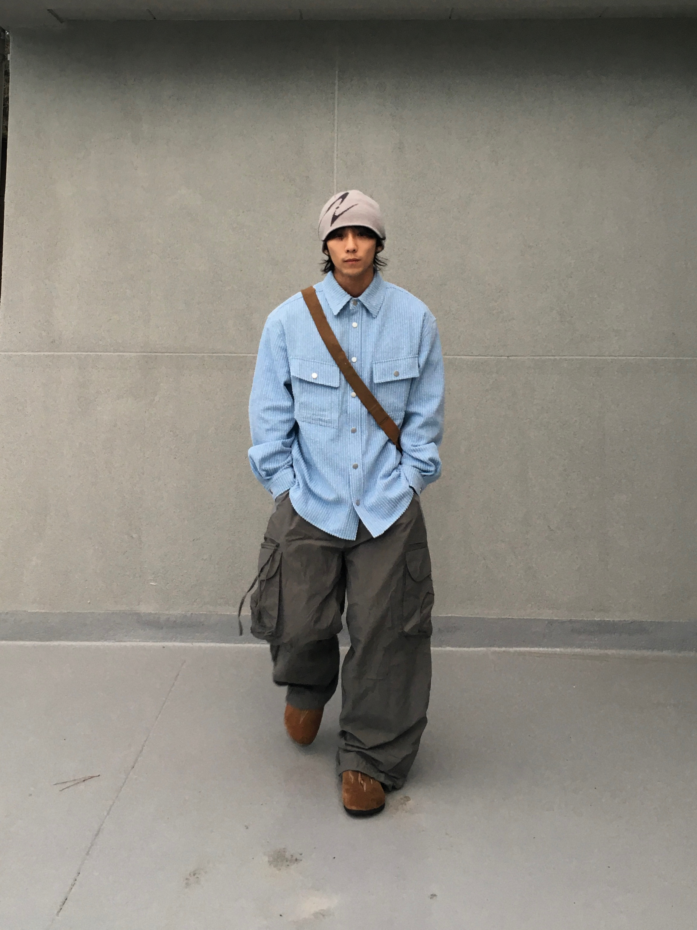 BLR Curved Logo Beanie Grey 착용 스타일 - 1