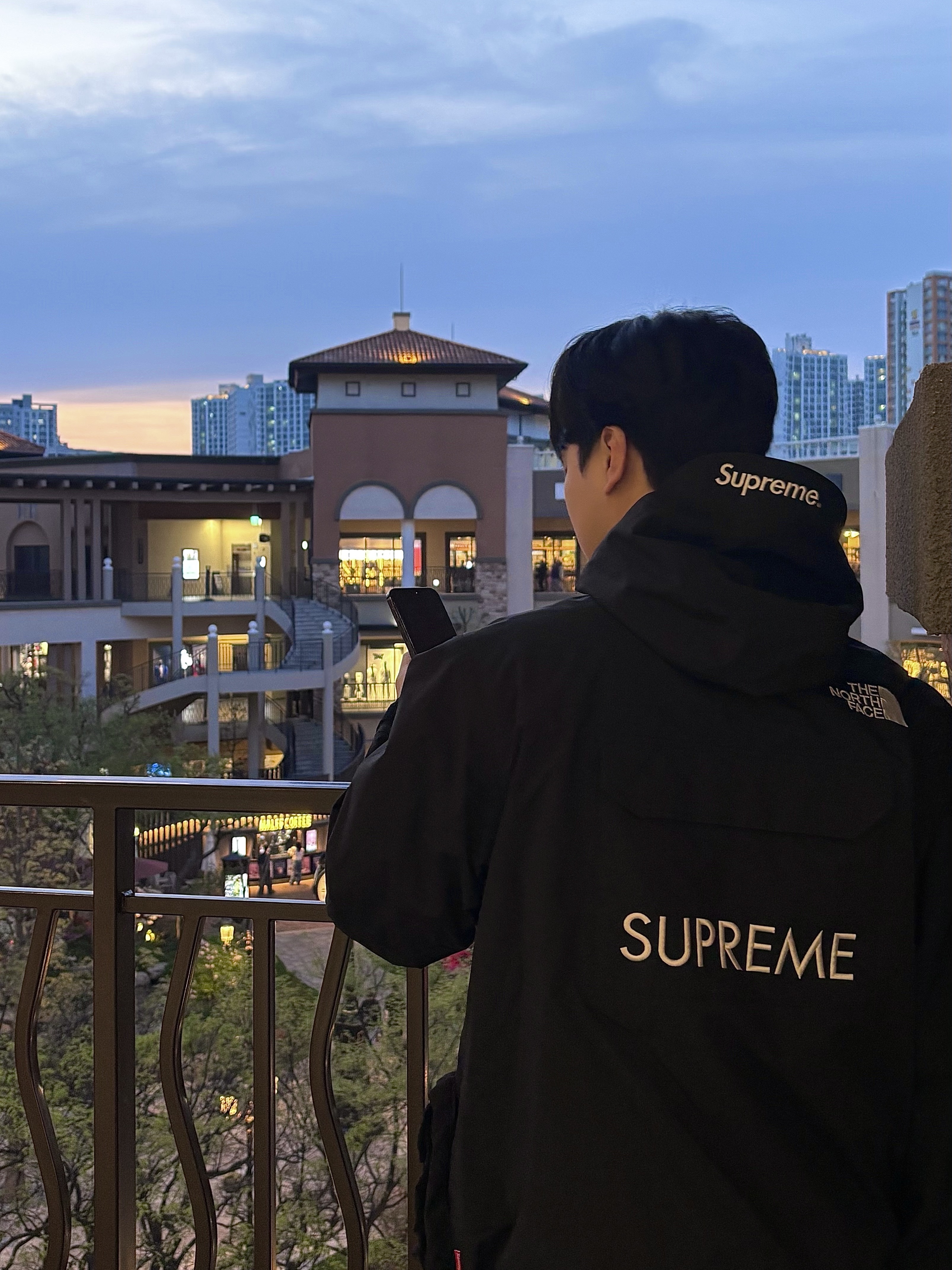 Supreme x The North Face Cargo Jacket Black - 20SS 착용 스타일