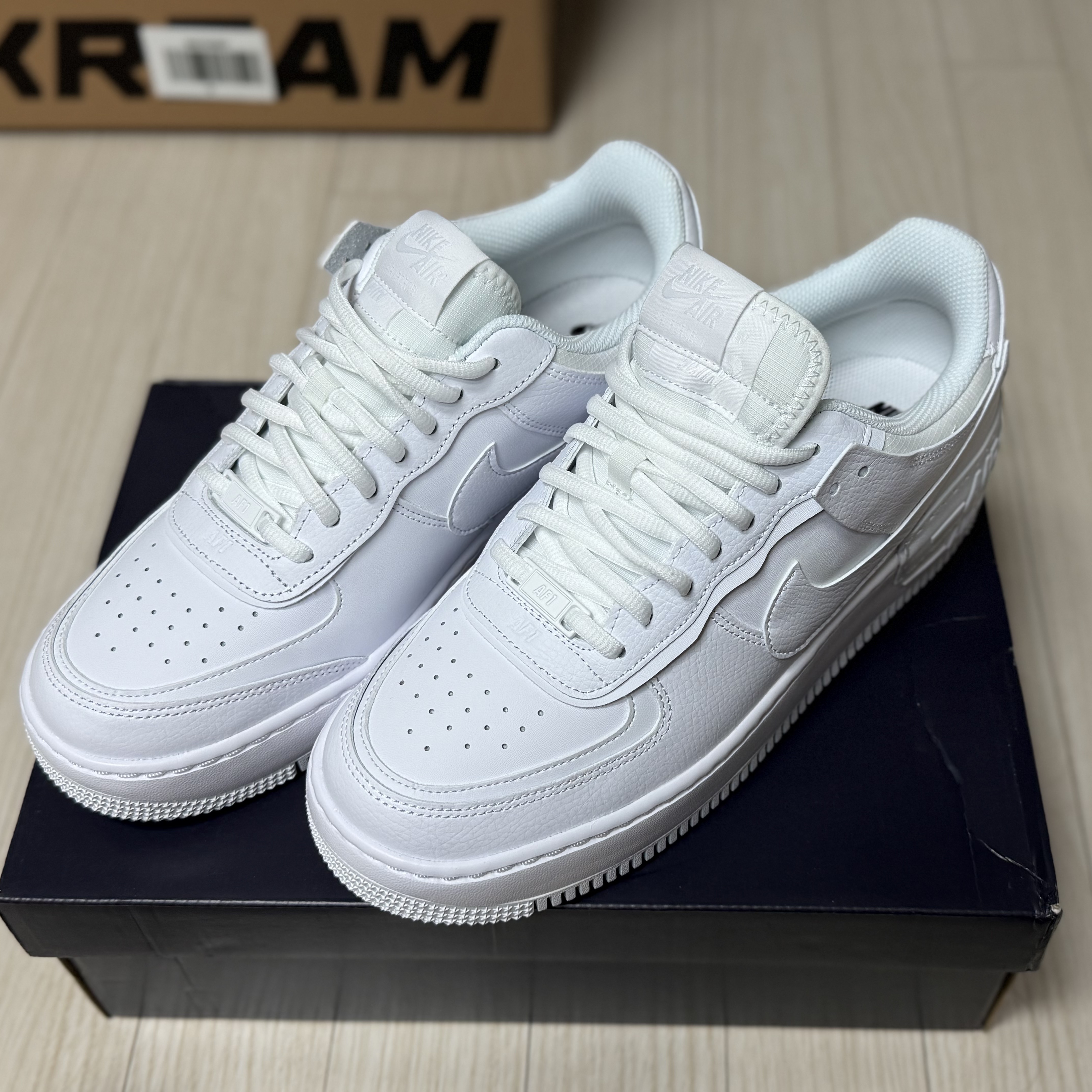 (W) Nike Air Force 1 Shadow Triple White 착용 스타일