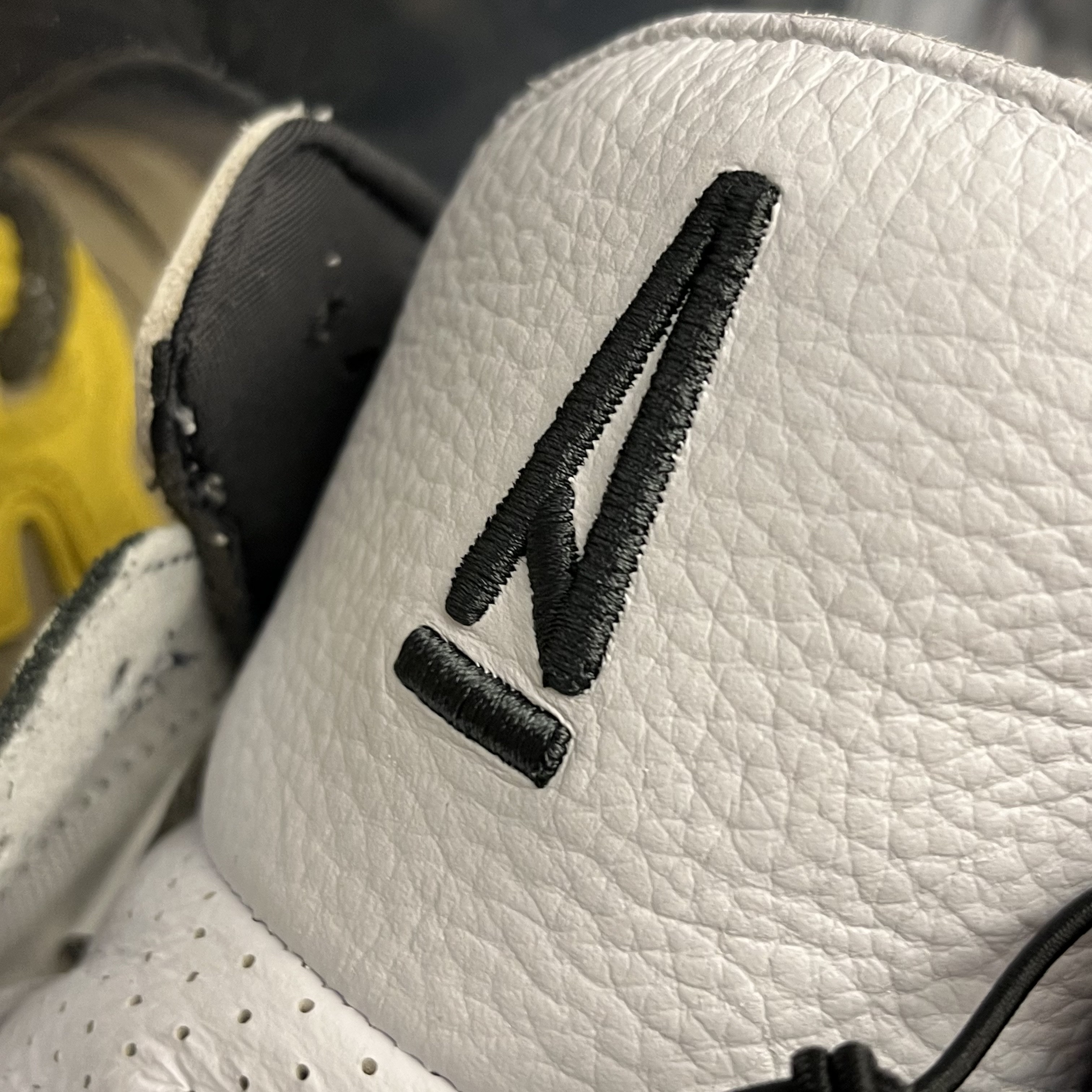Jordan 3 x A Ma Maniere Retro OG SP For The Love 착용 스타일 - 1