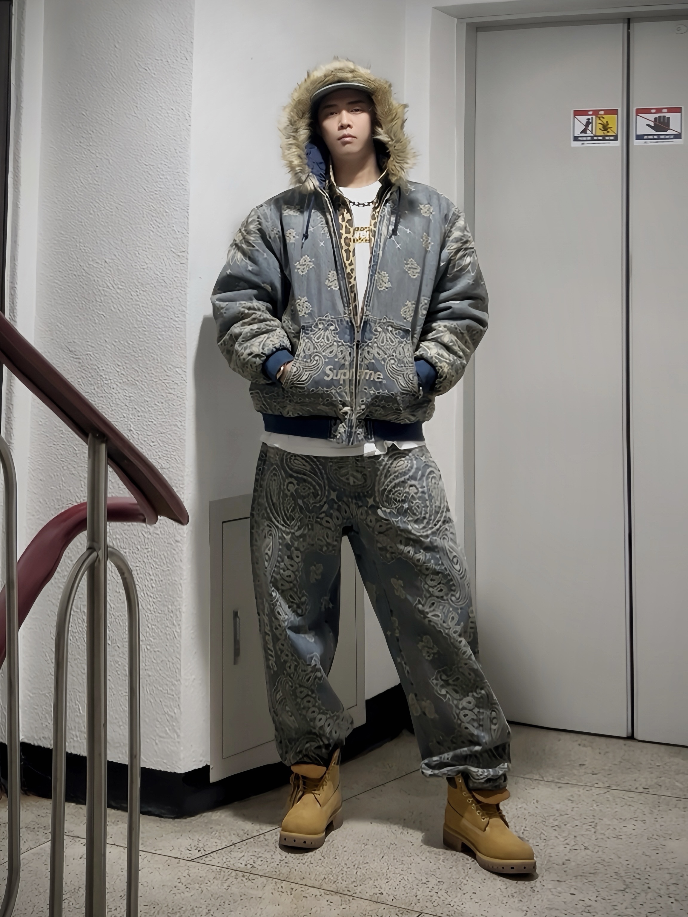 Supreme Bandana Jacquard Denim Camp Cap Blue - 25SS, Supreme Bandana Jacquard Denim Hooded Work Jacket Blue - 25SS 착용 스타일 - 1