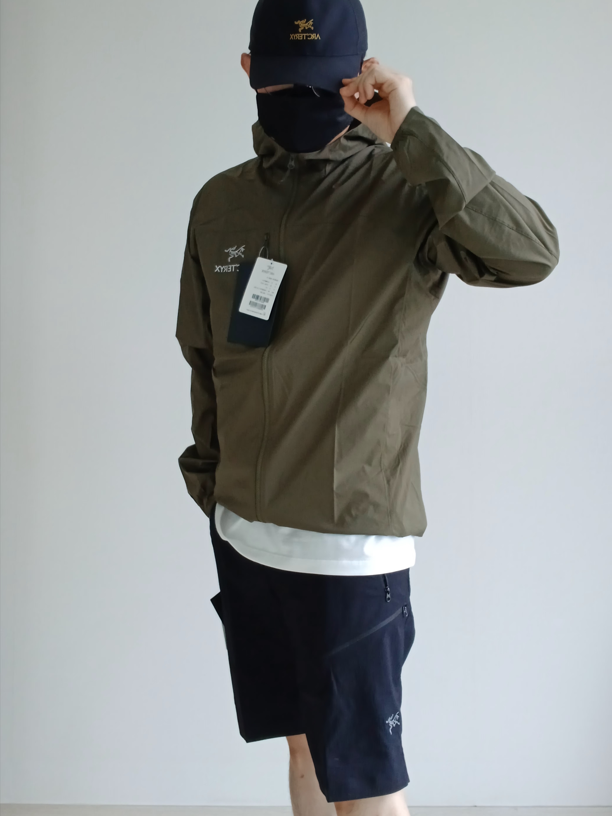 Arc'teryx Squamish Hoody Tatsu, Arc'teryx Bird Word Cap 24K Black 착용 스타일 - 6