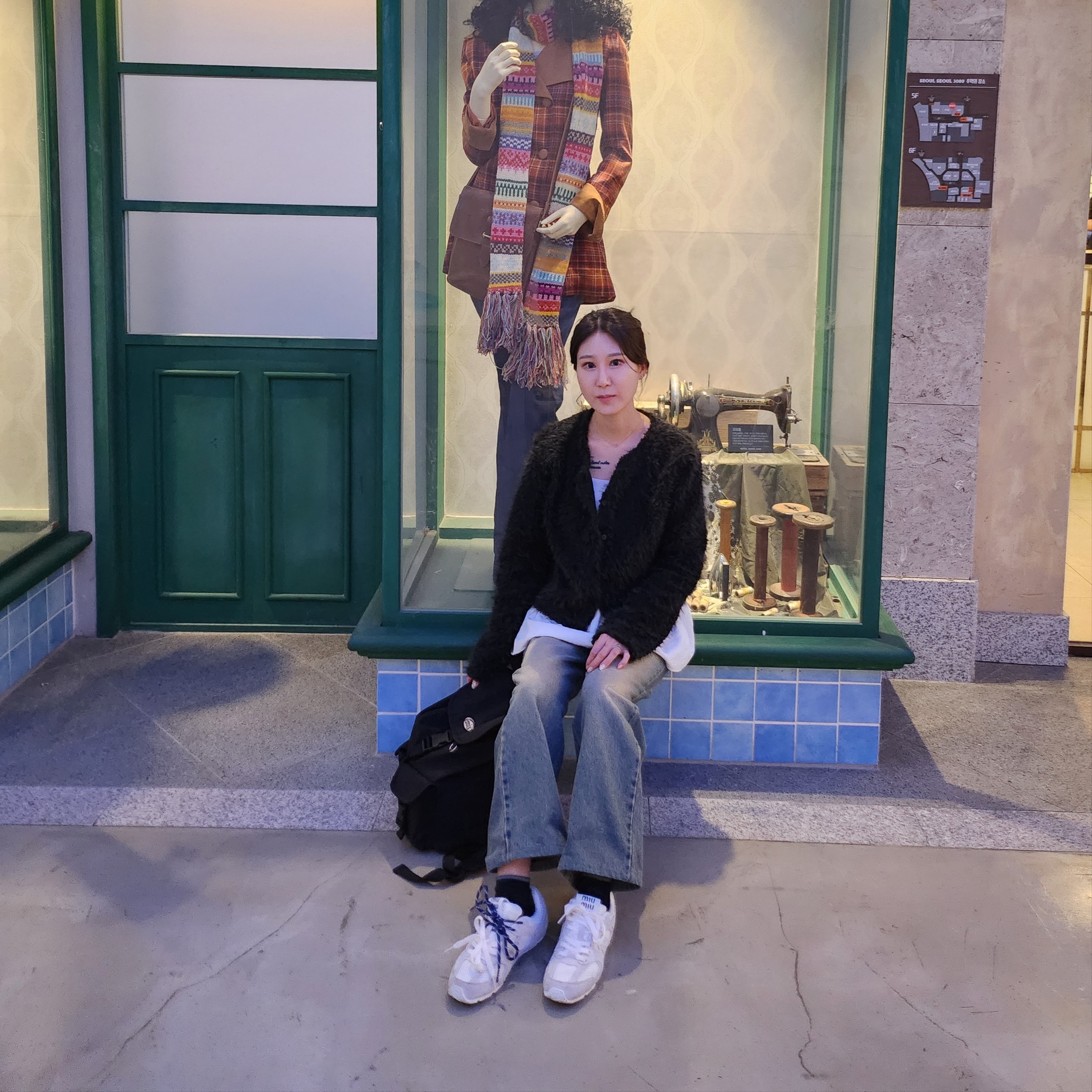 Emis Double Pocket Backpack Black, (W) New Balance x Miu Miu 530 Suede Mesh Sneakers White 착용 스타일 - 5