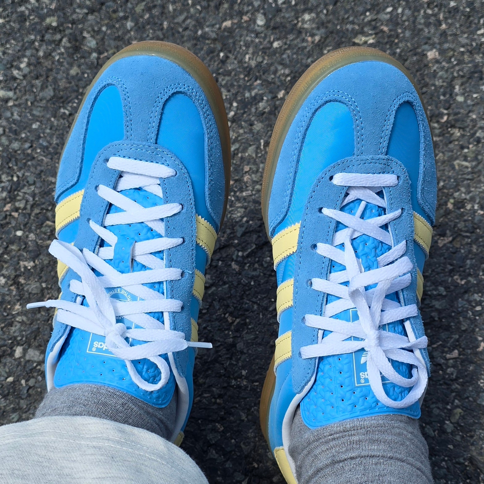 (W) Adidas Gazelle Indoor Semi Blue Burst Almost Yellow 착용 스타일