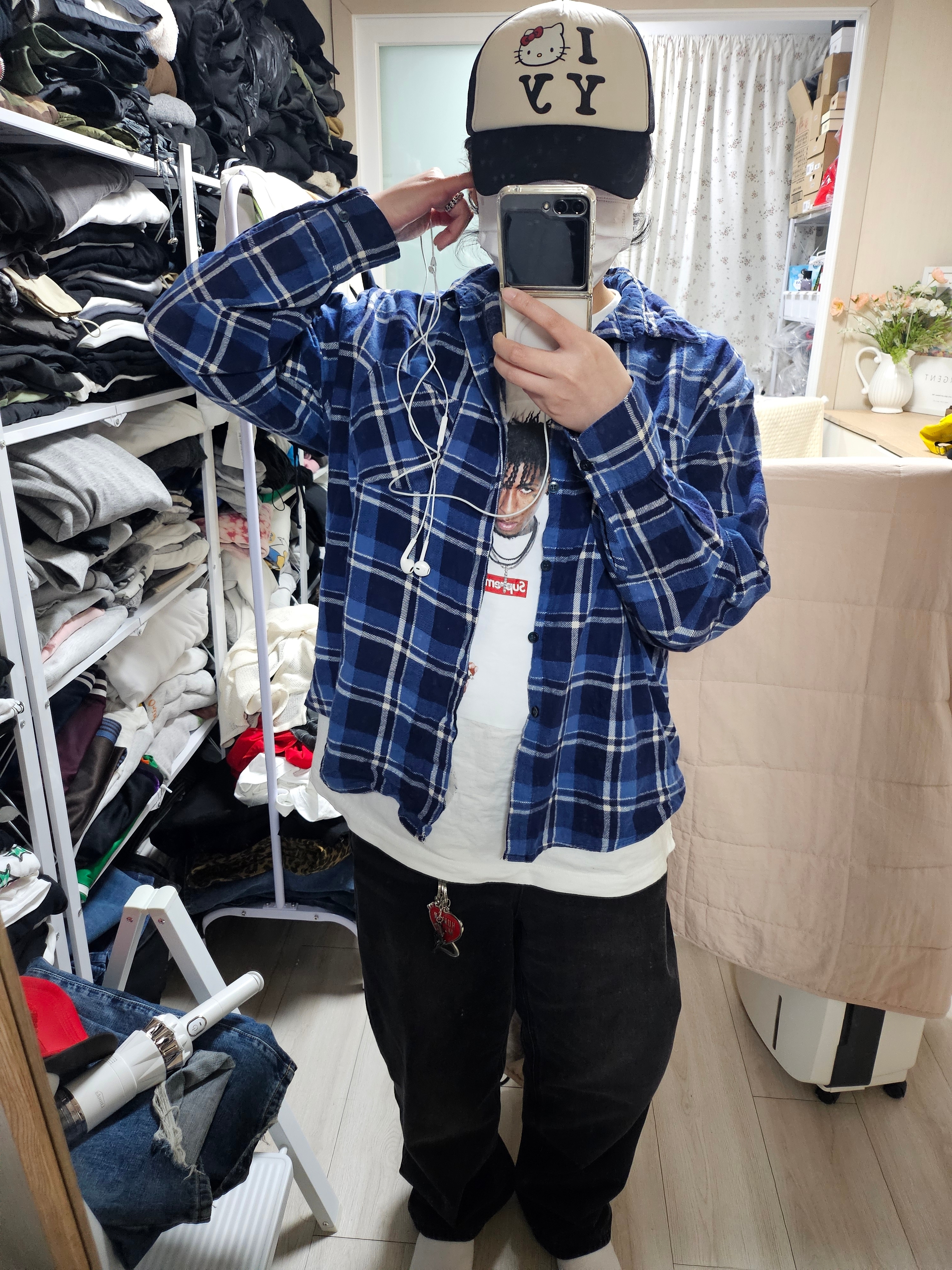 Open Yy x Hello Kitty Trucker Cap Black, Supreme NBA Youngboy T-Shirt White - 23FW 착용 스타일