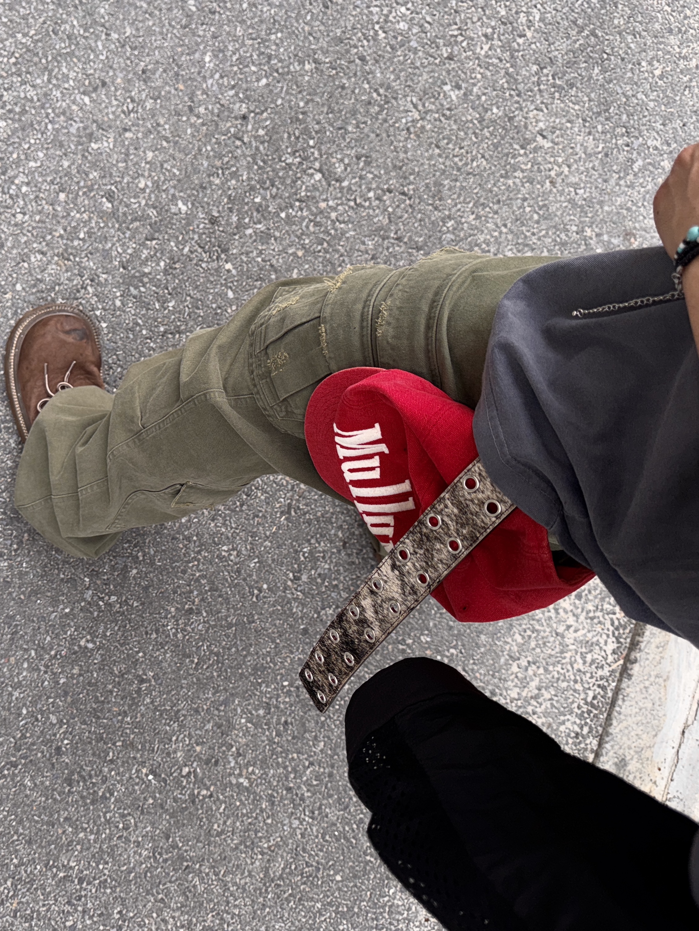 Nonnod Double Pocket Cargo Pants Vintage Khaki, MJD x Kamien Double Hole Belt Oak Brown 착용 스타일 - 4