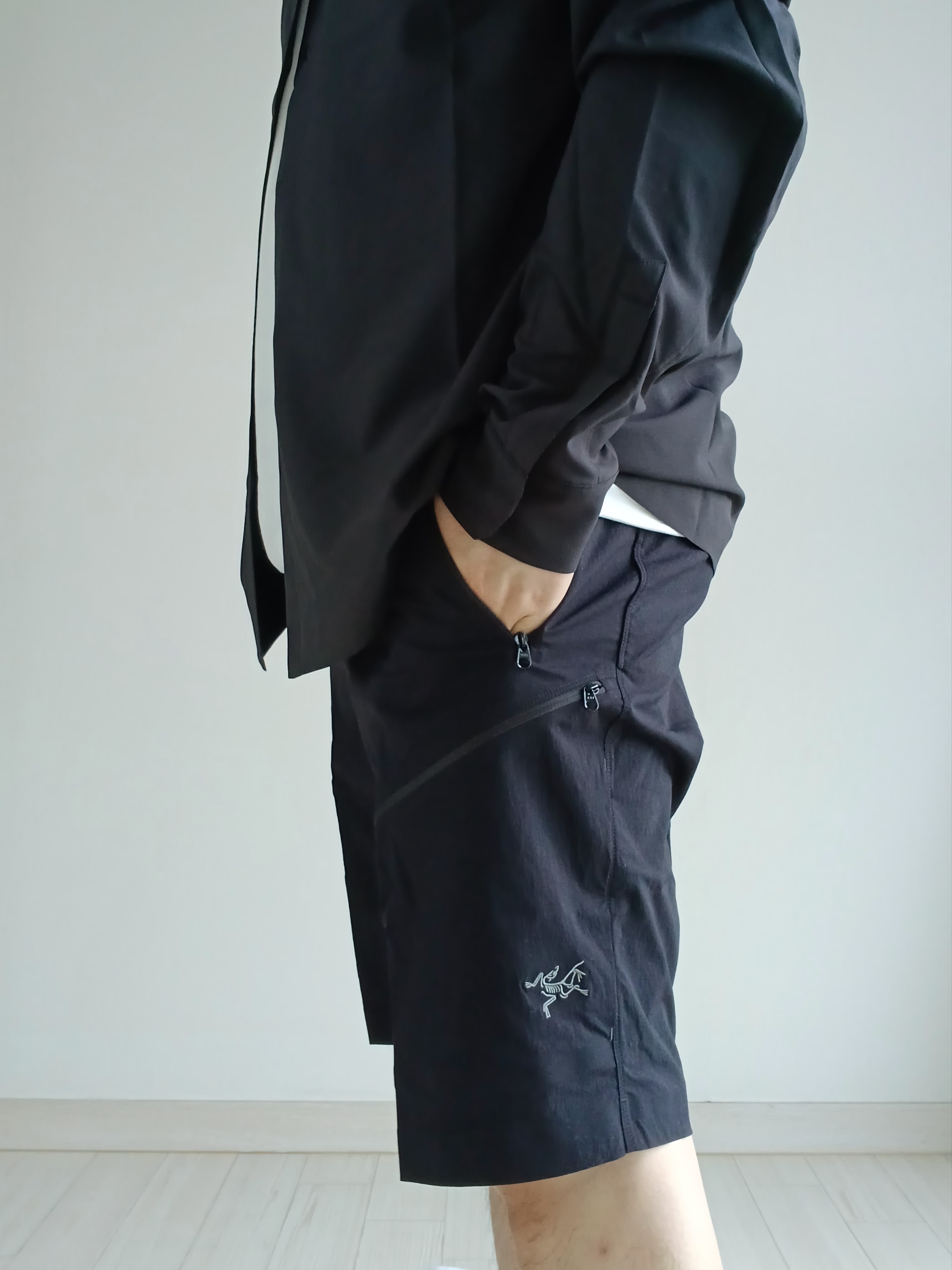 Arc'teryx Gamma Quick Dry Shorts 11 Inch Black, Arc'teryx Skyline LS Shirts Black 착용 스타일 - 1