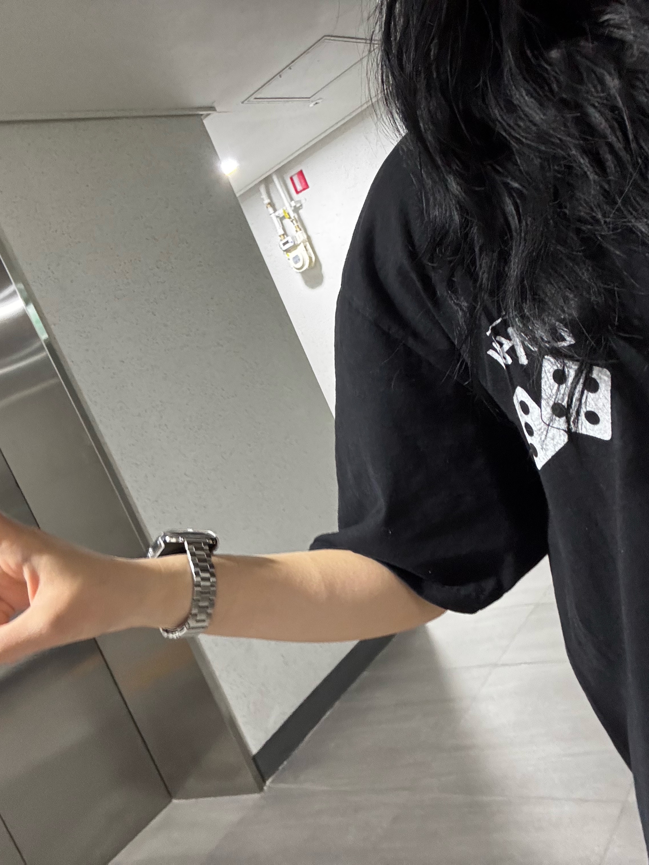 Stussy Dice Pigment Dyed T-Shirt Black 2023 착용 스타일