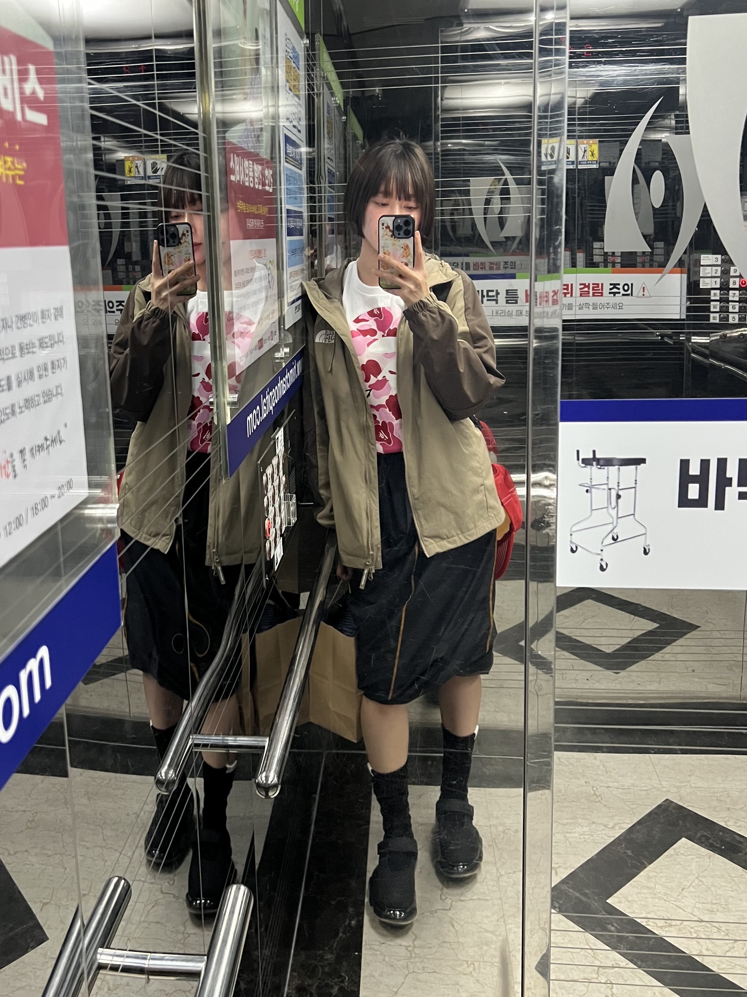 The North Face Bandon Jacket Beige Brown, BAPE Japan Big Ape Head City T-Shirt White 착용 스타일 - 1