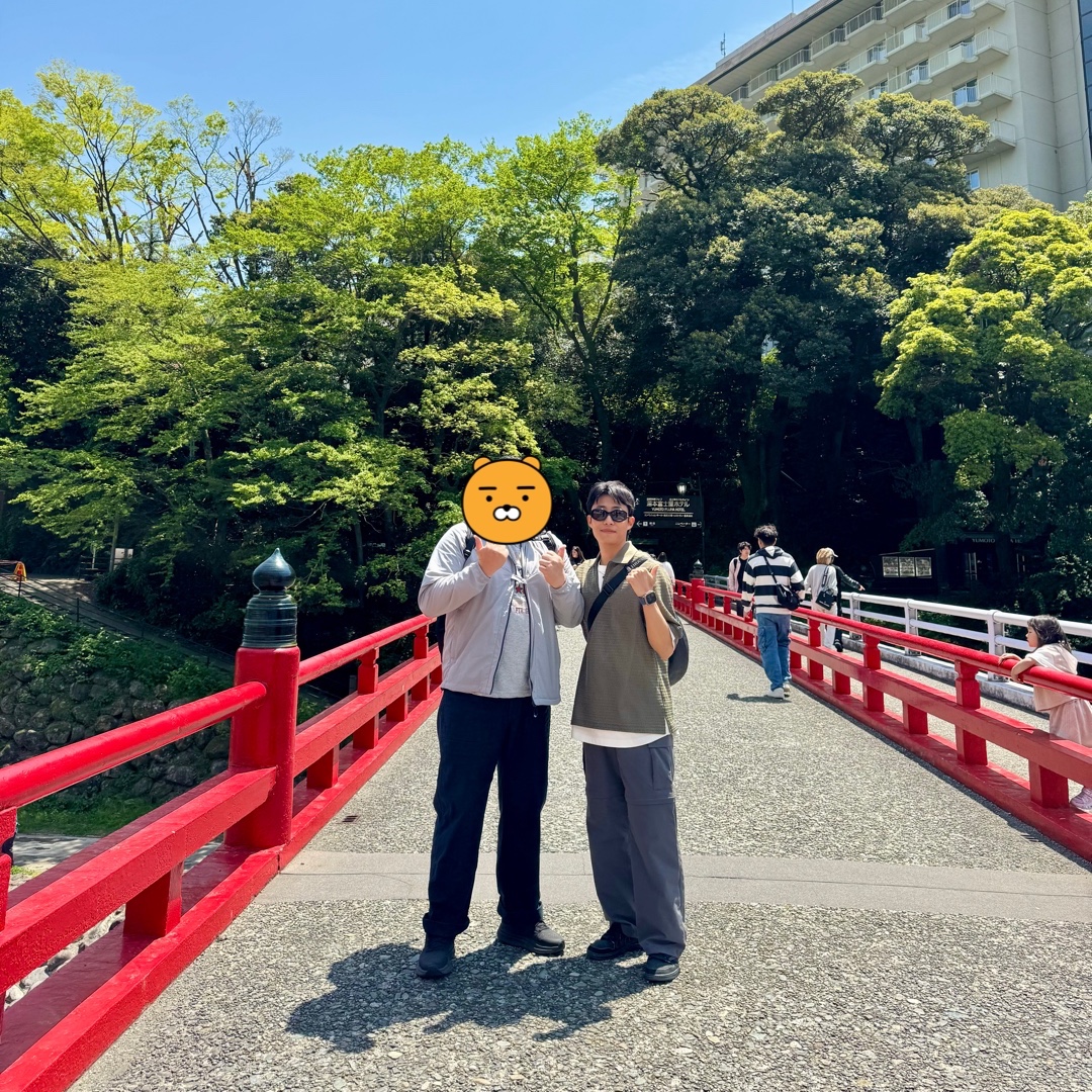 (W) Celine Triomphe 01 Sunglasses in Acetate Black Black, Jordan 1 x Travis Scott Retro Low OG SP Black Phantom 착용 스타일 - 1