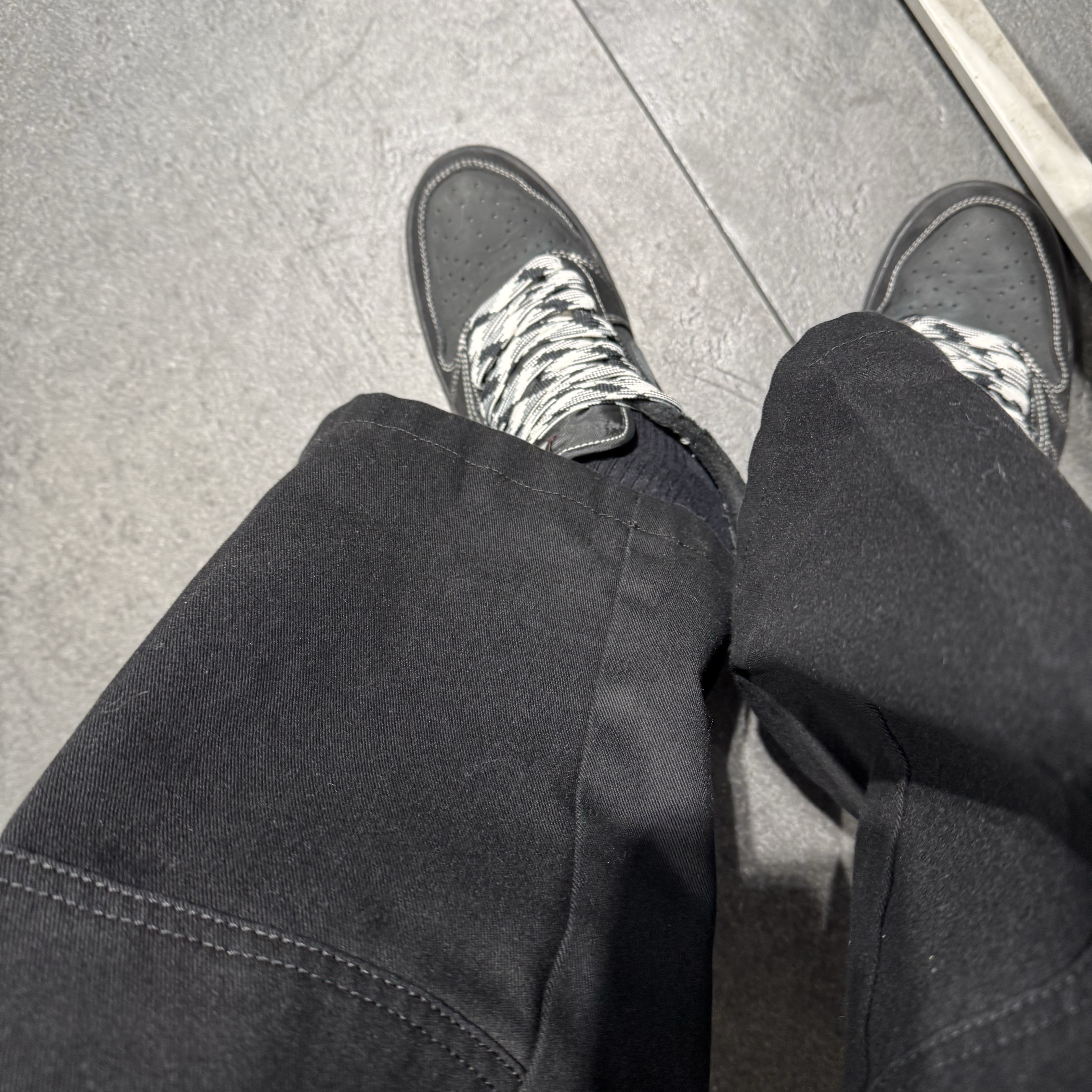 Jordan 1 x Travis Scott Retro Low OG SP Black Phantom 착용 스타일