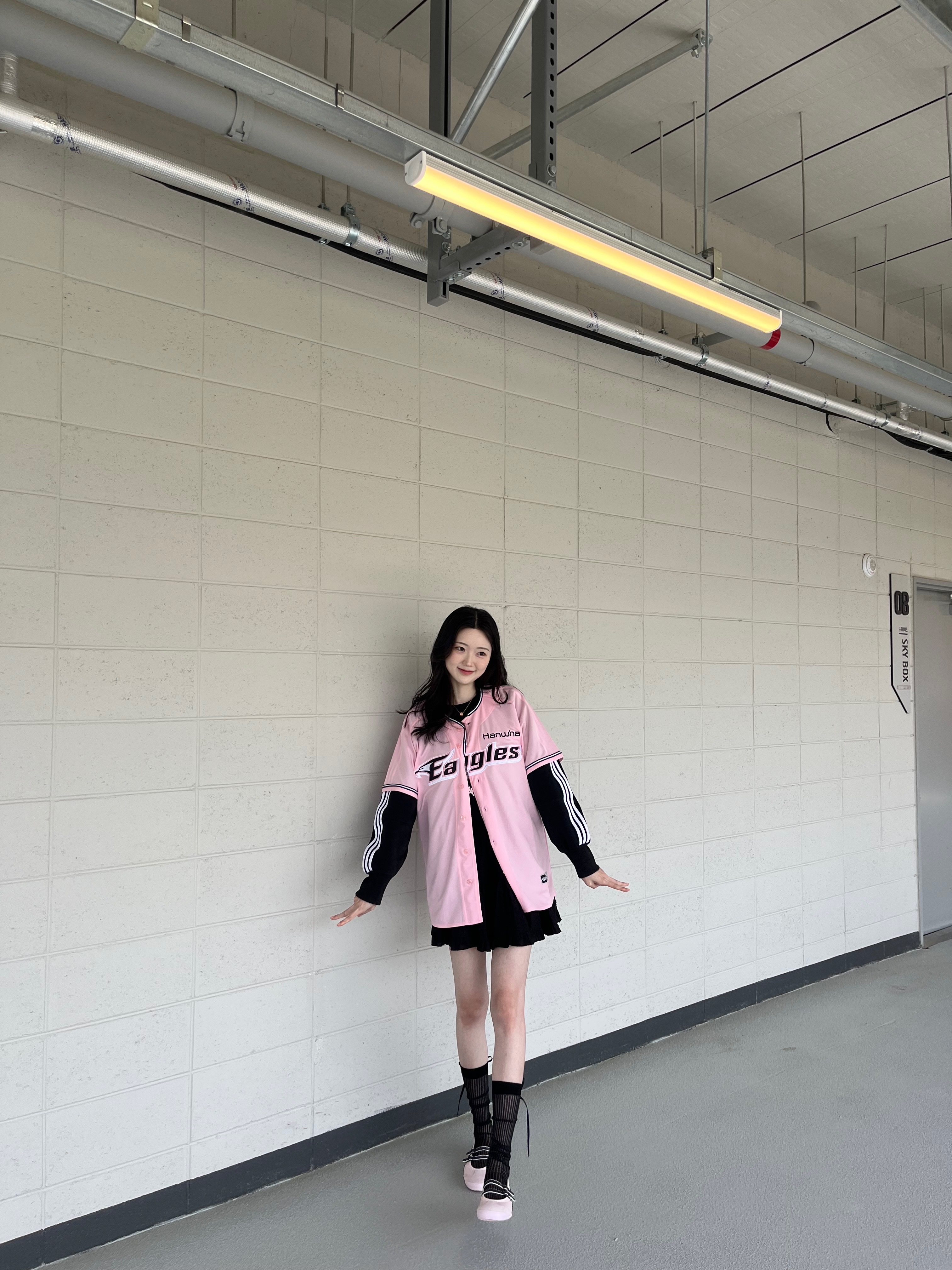 Hanwha Eagles 2024 Uniform Pink (Non Marking Ver.), (W) Onitsuka Tiger Mexico 66 TGRS Crystal Pink Graphite Grey 착용 스타일
