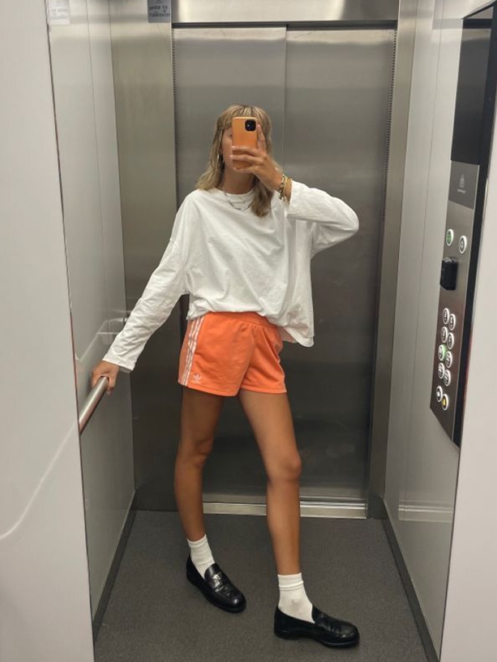 (W) Adidas x Sporty & Rich Shorts Clear Sky - KR Sizing, Adidas Adicolor Classic Sprinter Shorts Orange - KR Sizing 착용 스타일 - 3
