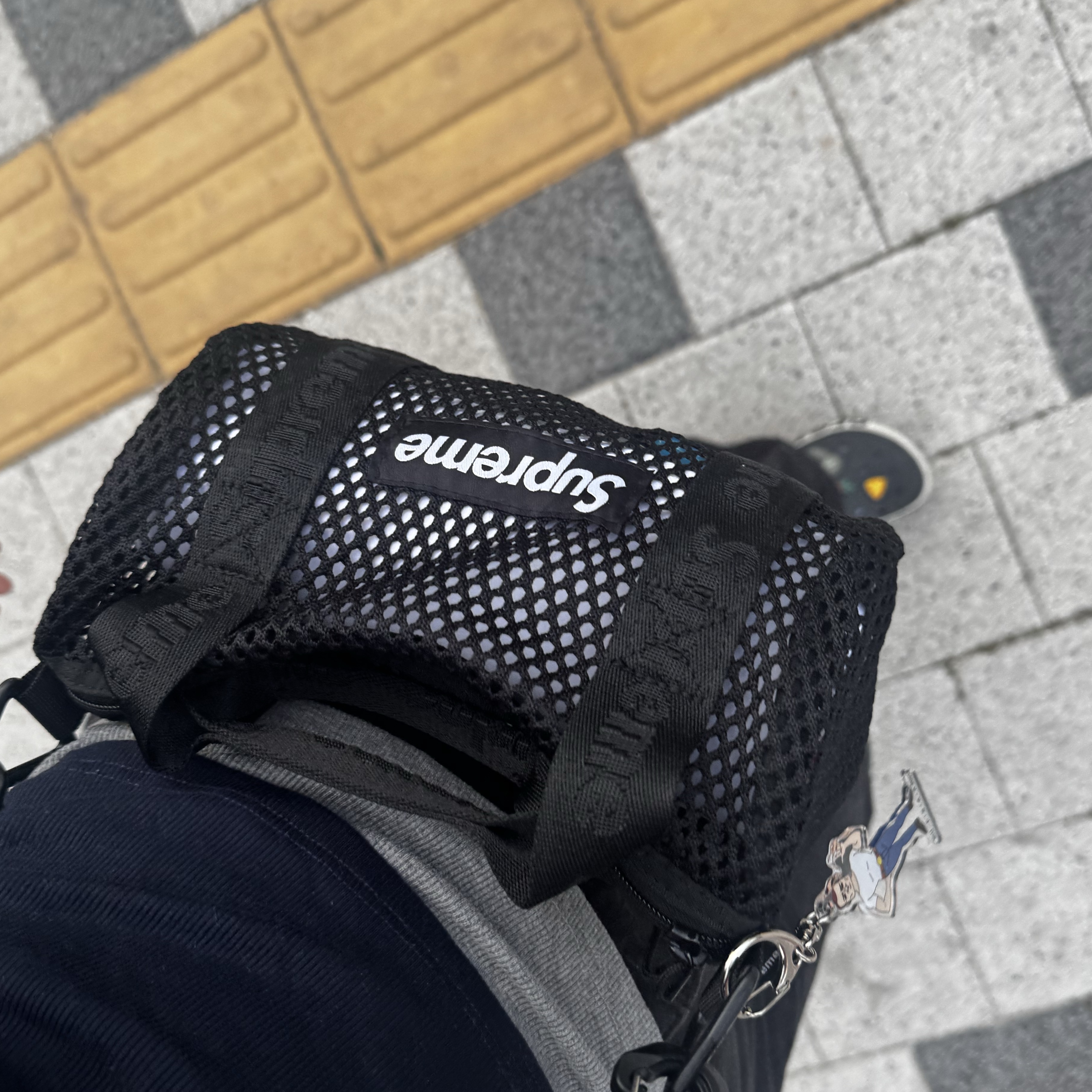 Supreme Mesh Mini Duffle Bag Black - 25SS 착용 스타일