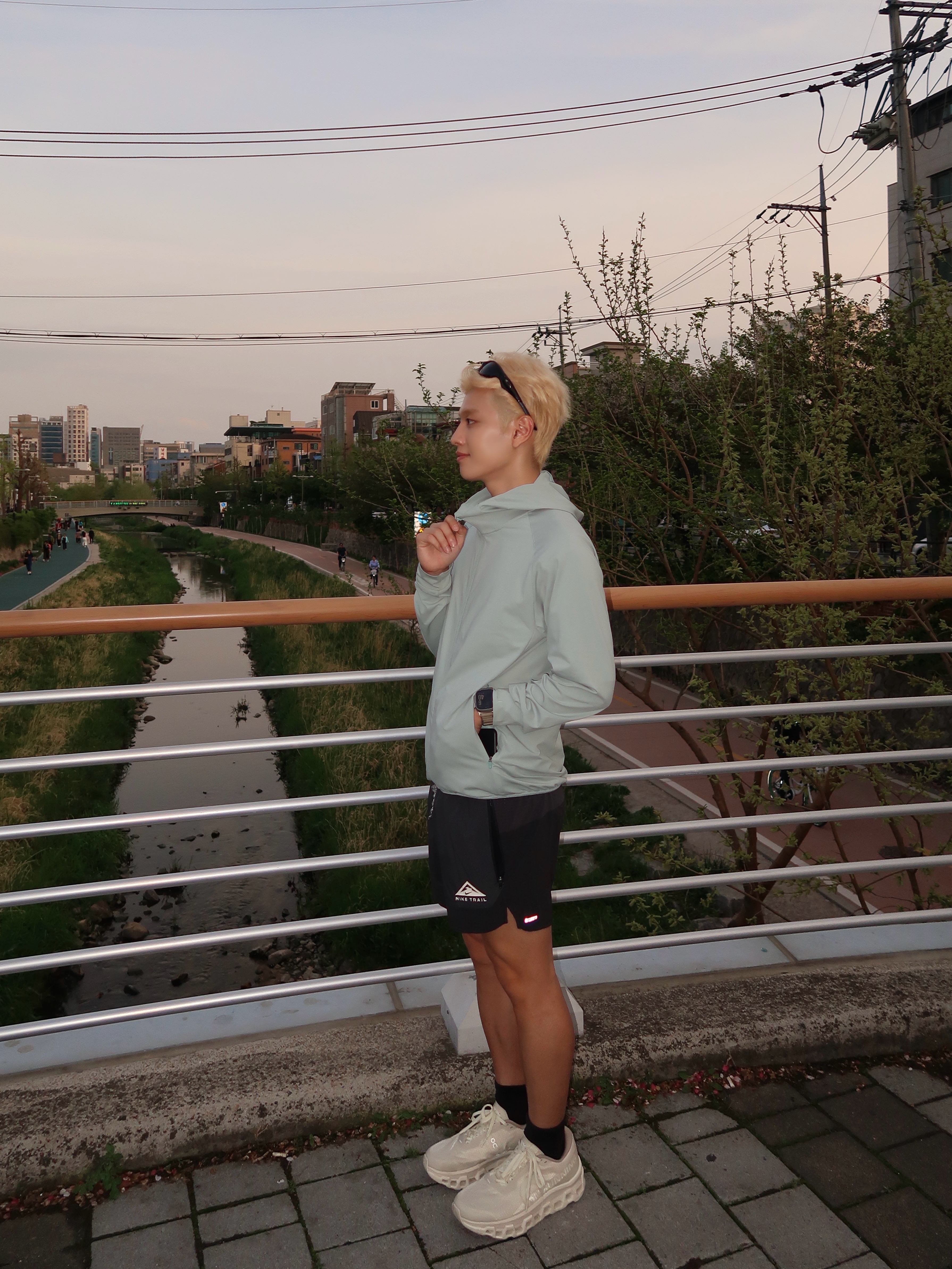 On Running x Invincible Cloudmonster 2 Ivory White 착용 스타일 - 1