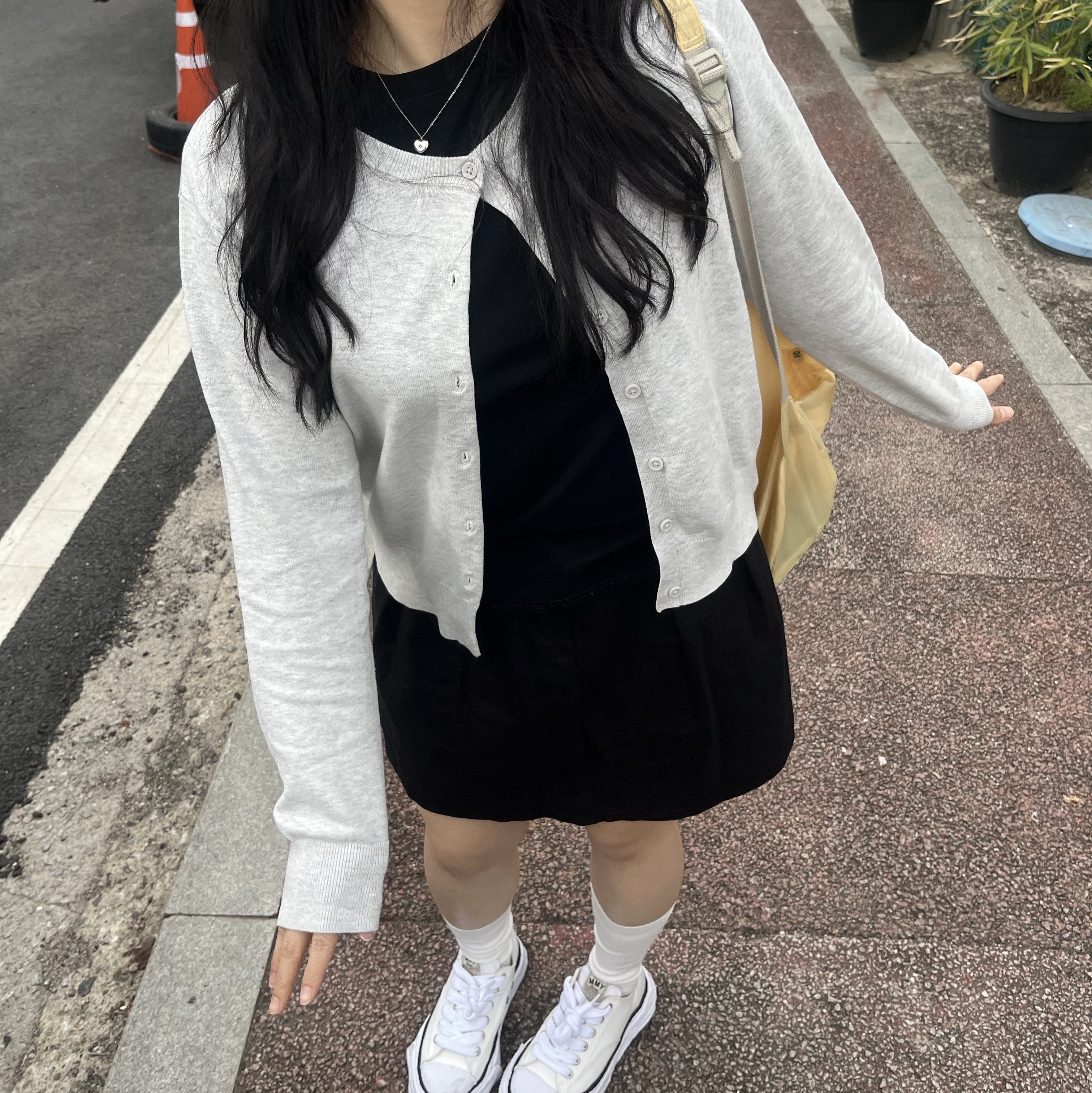 Maison Mihara Yasuhiro Peterson OG Sole Canvas Low Sneakers White, Mischief Lightweight Zip Around Backpack Yellow 착용 스타일