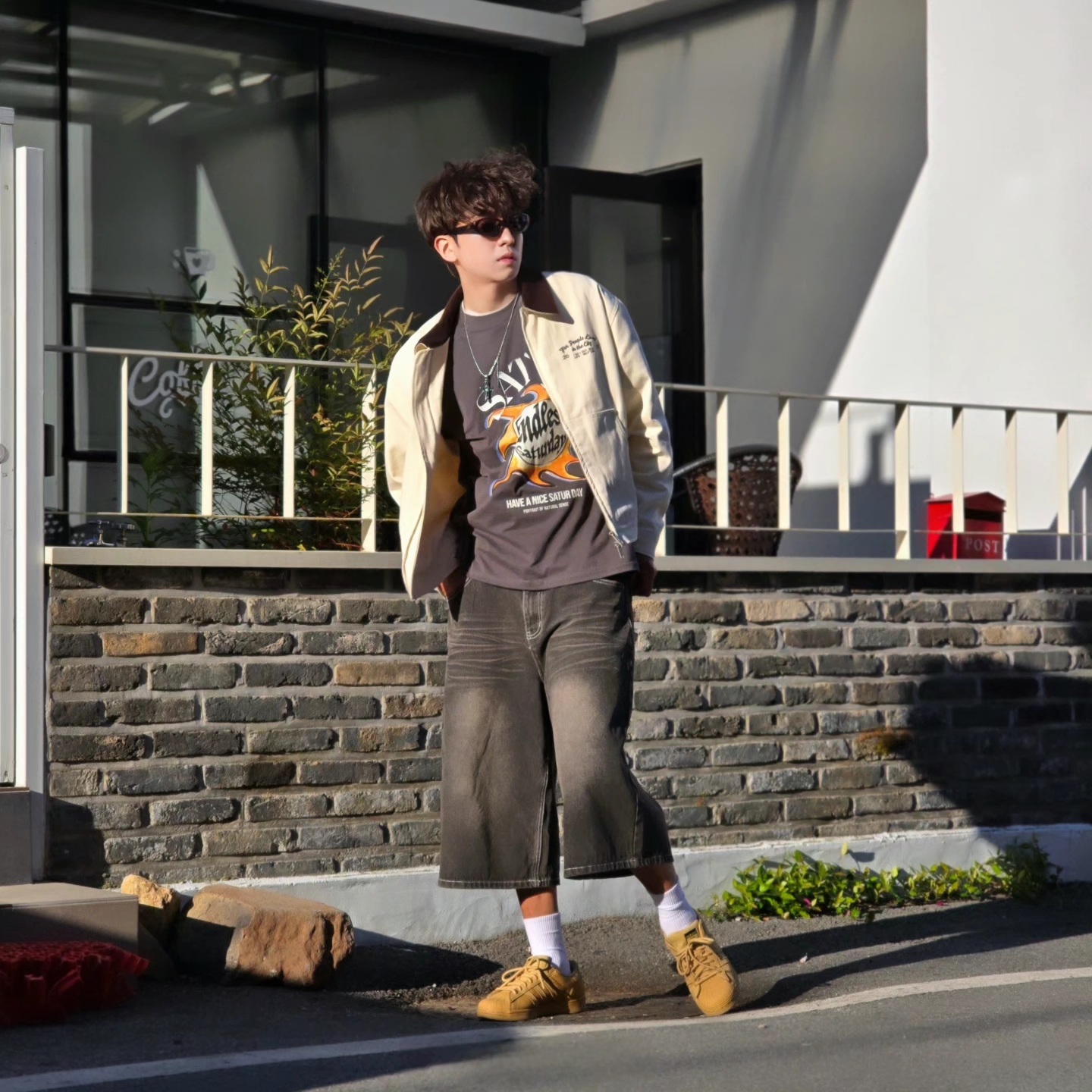 Adidas Superstar Golden Beige 착용 스타일 - 1
