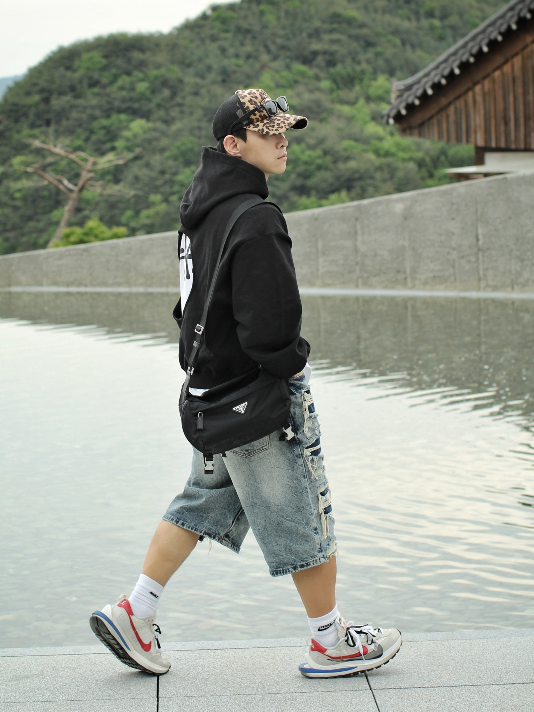 Stussy Basic Stussy T-Shirt White 2024, 2025, Nike x Sacai VaporWaffle Royal Fuchsia 착용 스타일 - 4