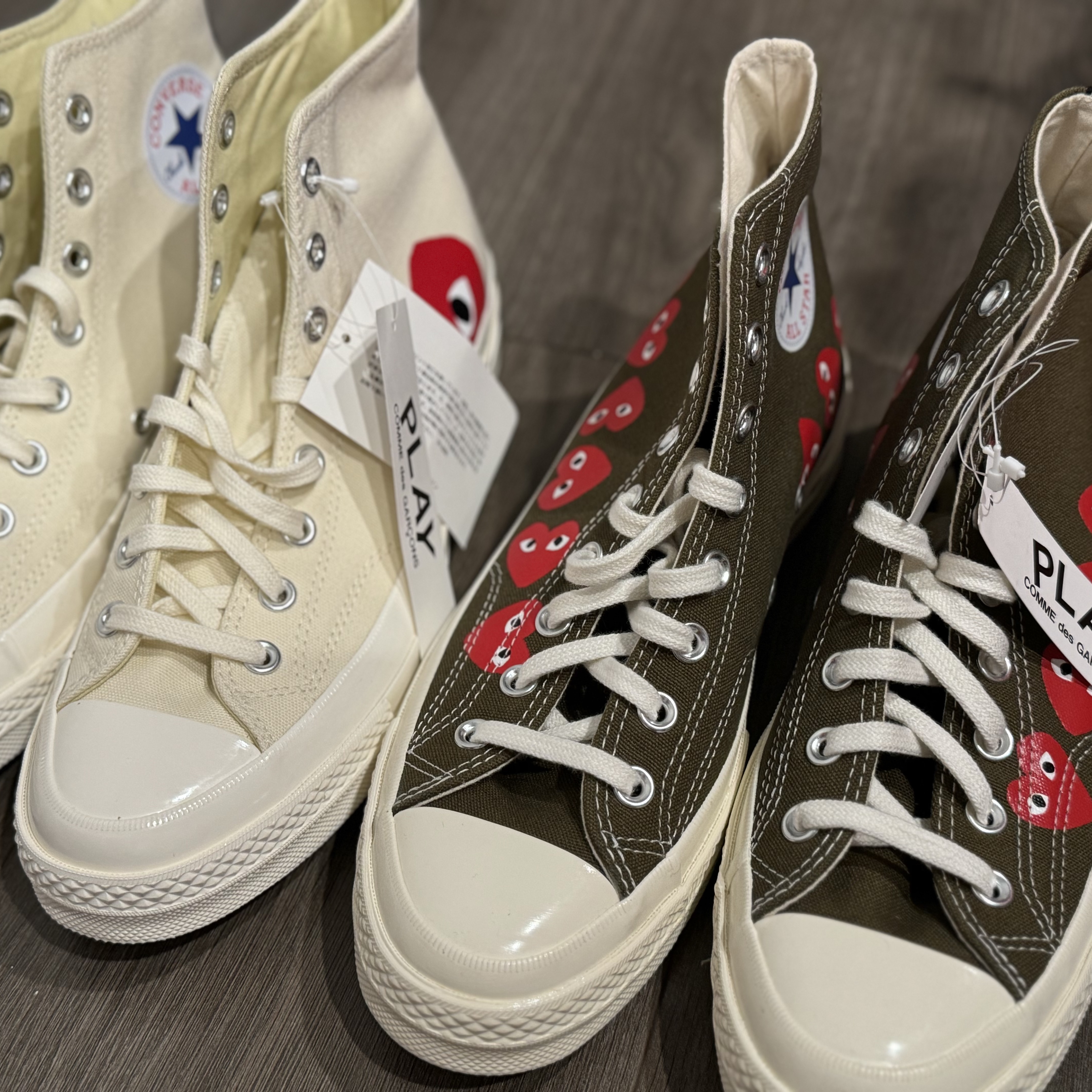 Converse x Play Comme des Garcons Chuck 70 Hi Black, Converse x Play Comme des Garcons Chuck 70 Hi Multi-Heart Green 착용 스타일 - 4
