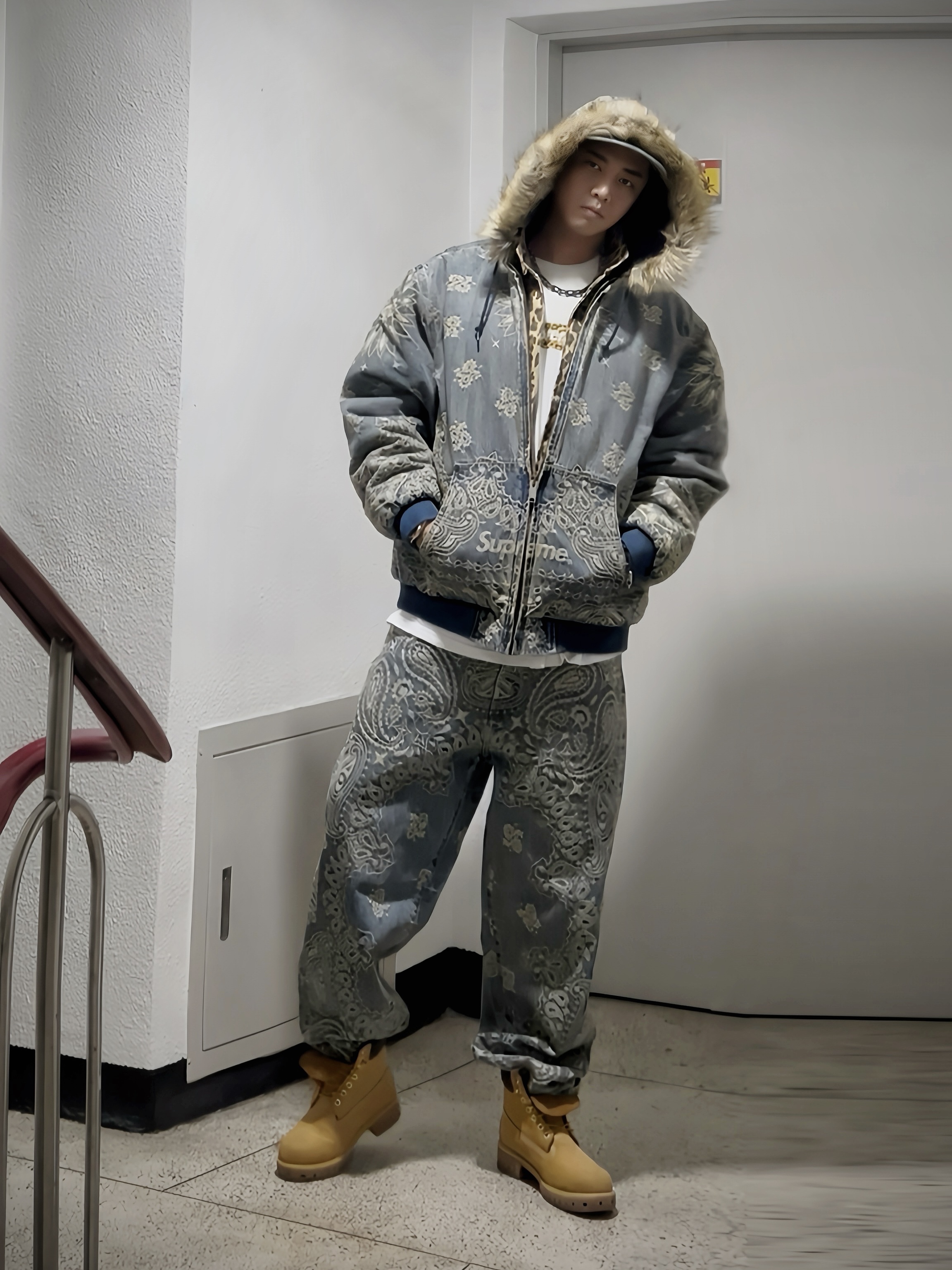 Supreme Bandana Jacquard Denim Camp Cap Blue - 25SS, Supreme Bandana Jacquard Denim Hooded Work Jacket Blue - 25SS 착용 스타일 - 2