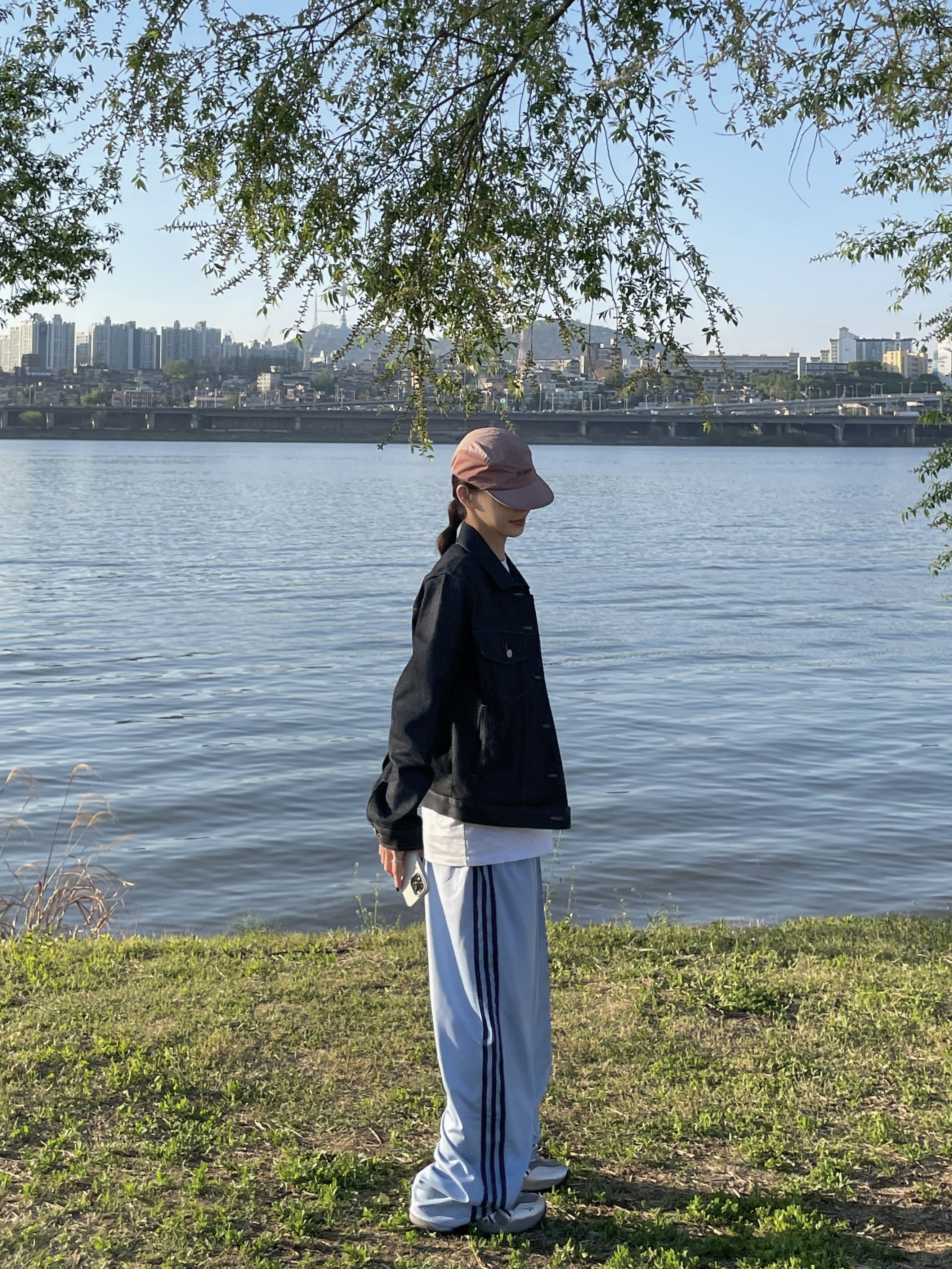Adidas Track Pants Ambient Sky - KR Sizing, Asics x Freja Wewer Gel-1090 V2 Clay Grey Pure Silver 착용 스타일 - 6