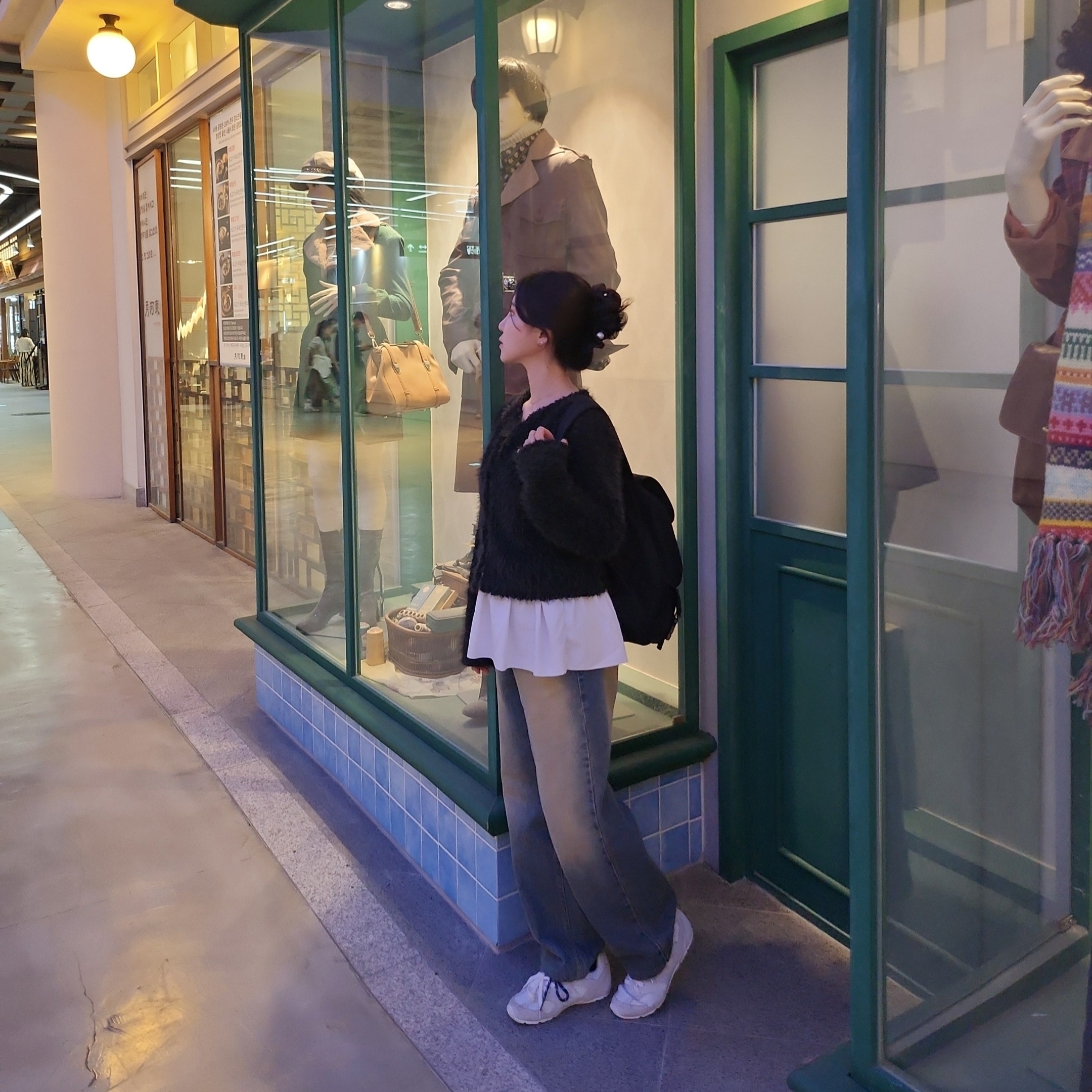 Emis Double Pocket Backpack Black, (W) New Balance x Miu Miu 530 Suede Mesh Sneakers White 착용 스타일 - 9
