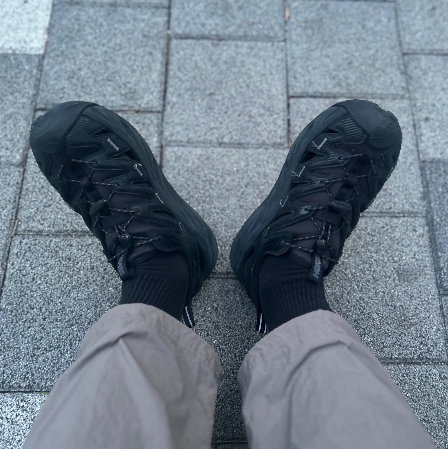 Hoka Hopara Black 착용 스타일 - 2