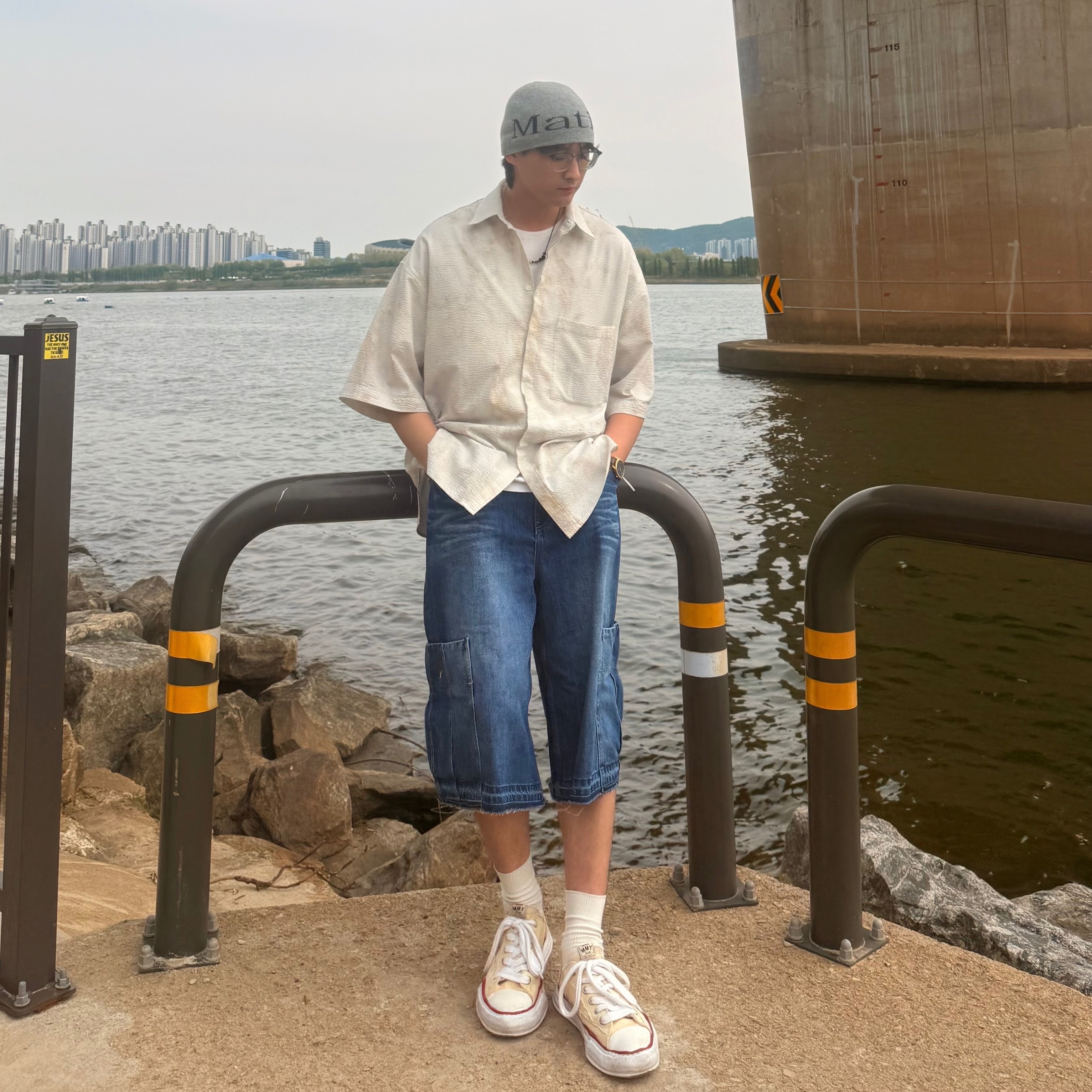 Maison Mihara Yasuhiro Peterson OG Sole Canvas Low-top Sneakers Natural, Matin Kim Logo Jacquard Short Beanie Grey 착용 스타일
