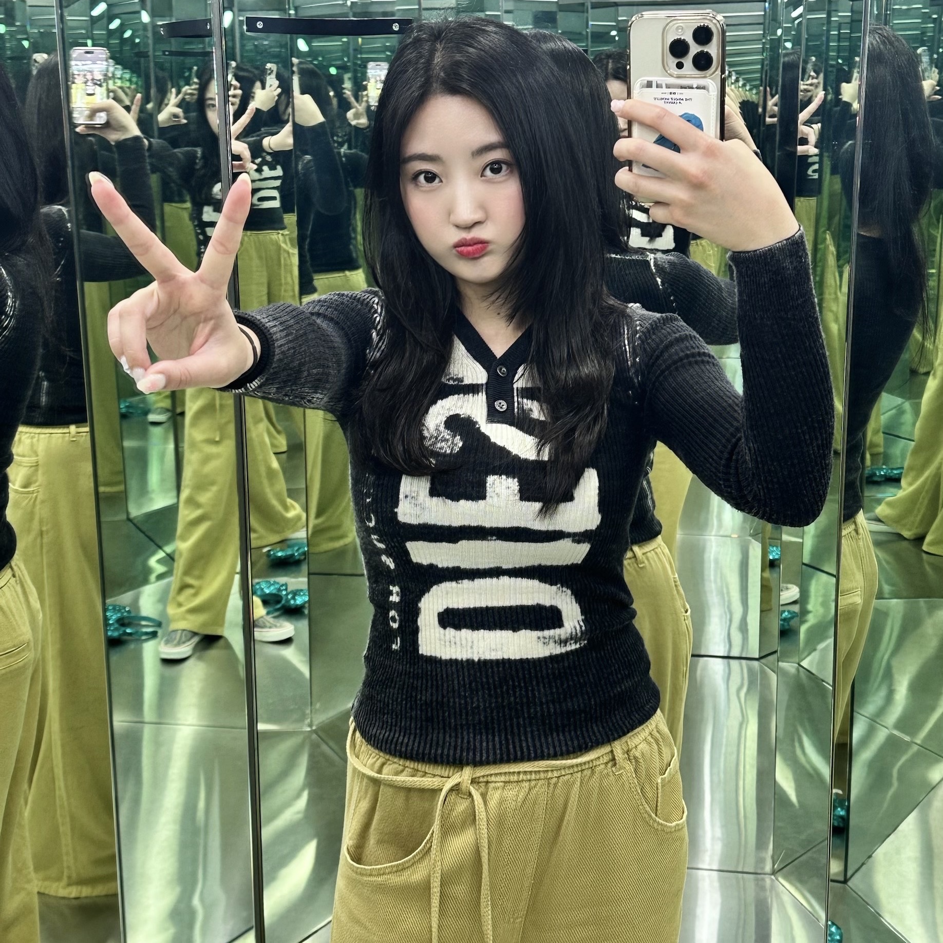 (W) Diesel Slim M-Arita Painting Logo Knit Black 착용 스타일 - 1