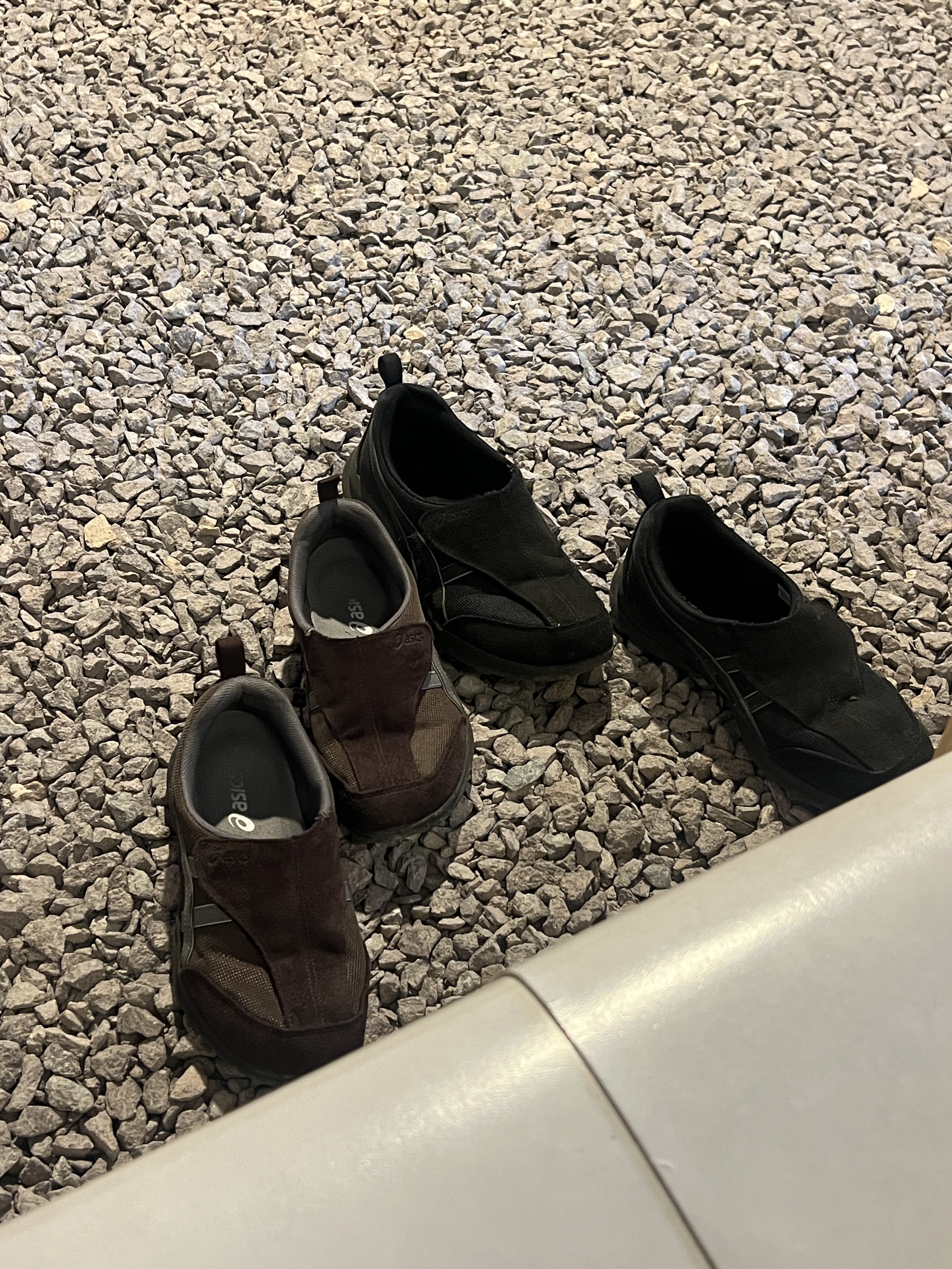 Asics Life Walker 010 Coffee - 3E Wide, Asics Life Walker 010 Black - 3E Wide 착용 스타일