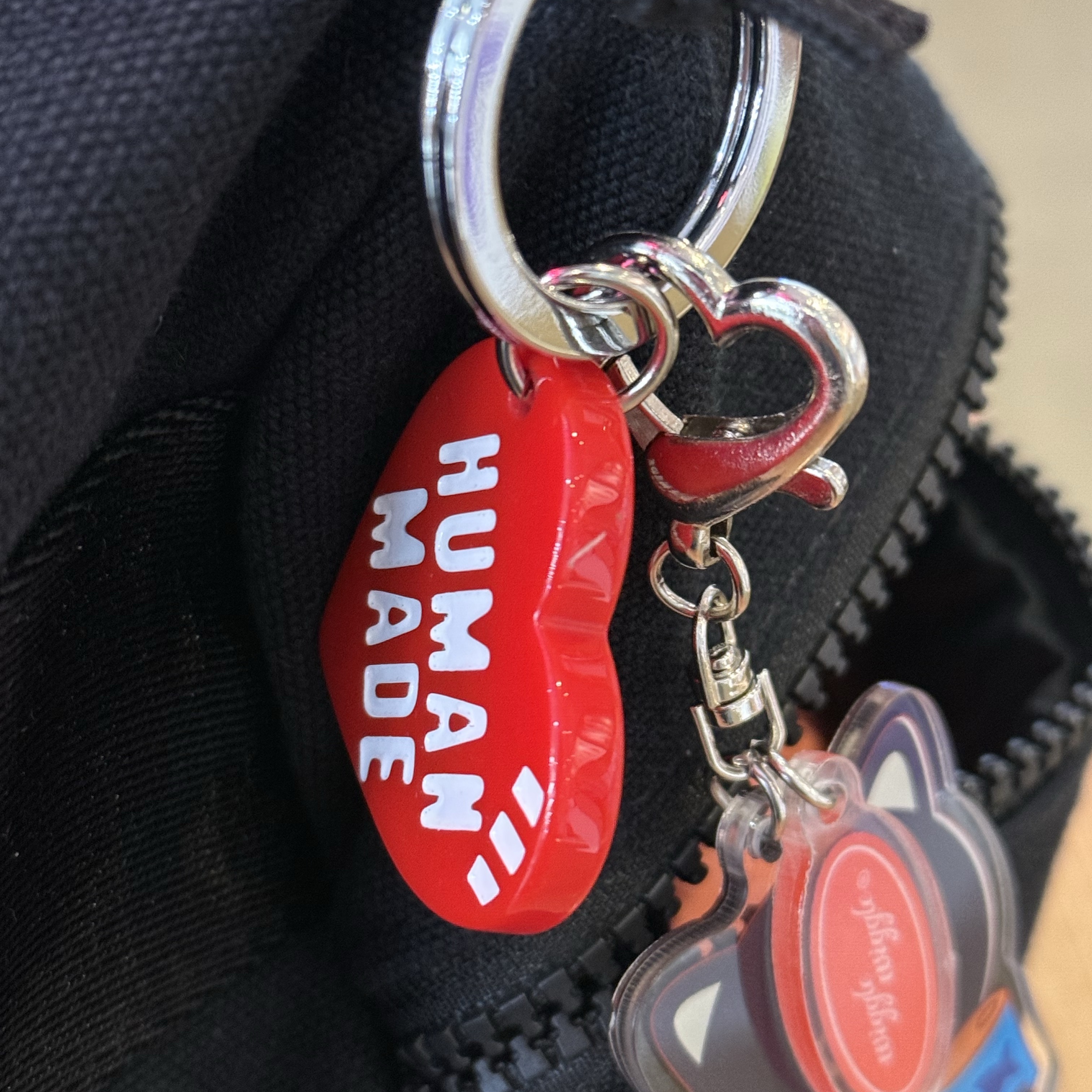 Human Made Heart Keyring Red 착용 스타일