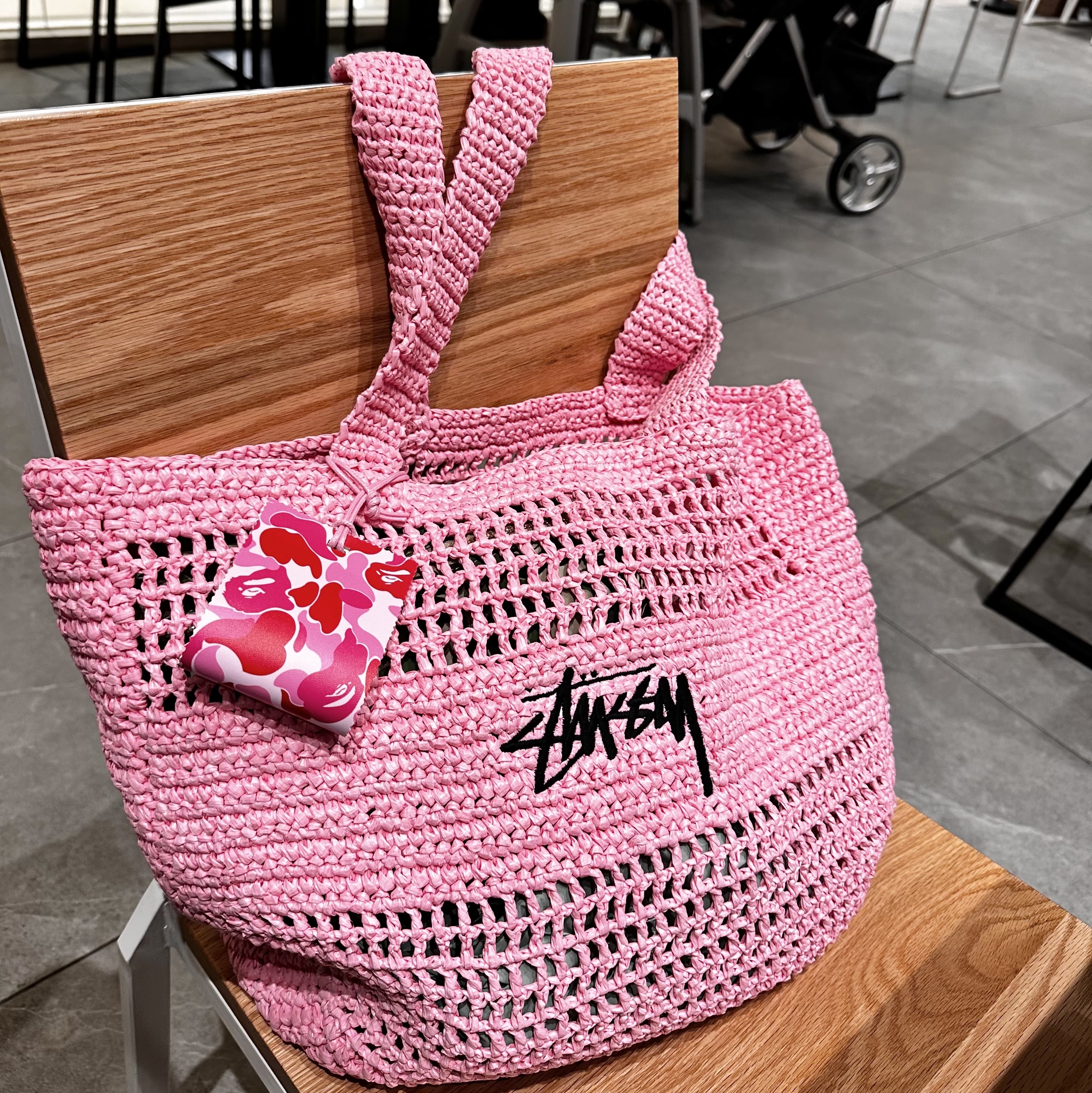 Stussy Woven Tote Bag Light Pink 착용 스타일