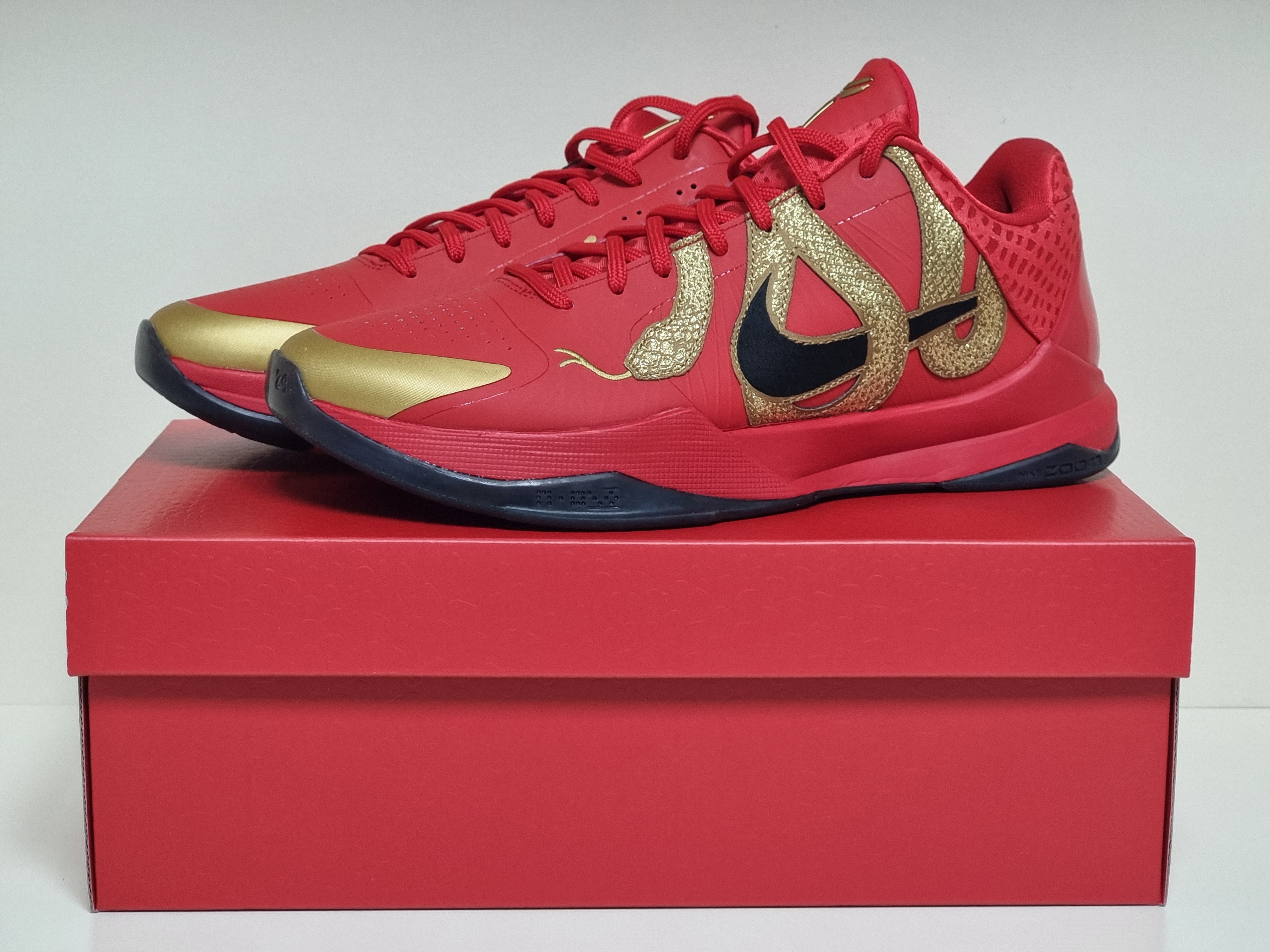 Nike Kobe 5 Protro Year of the Mamba University Red 착용 스타일 - 1