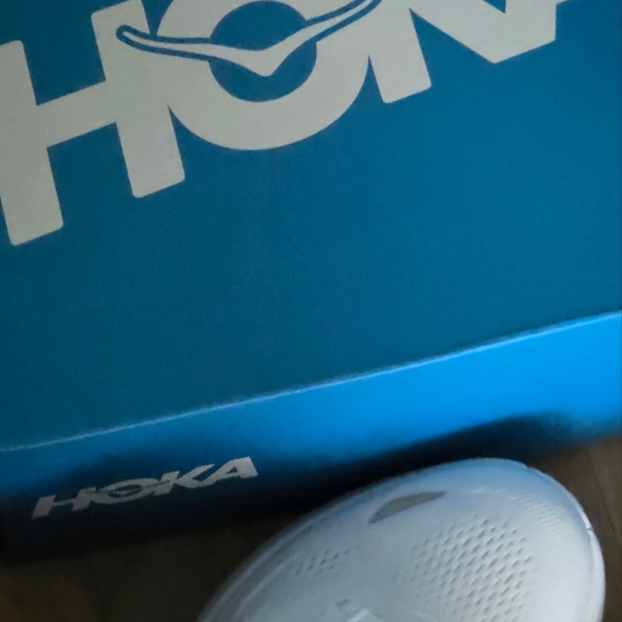 (W) Hoka Bondi 9 White - Wide 착용 스타일