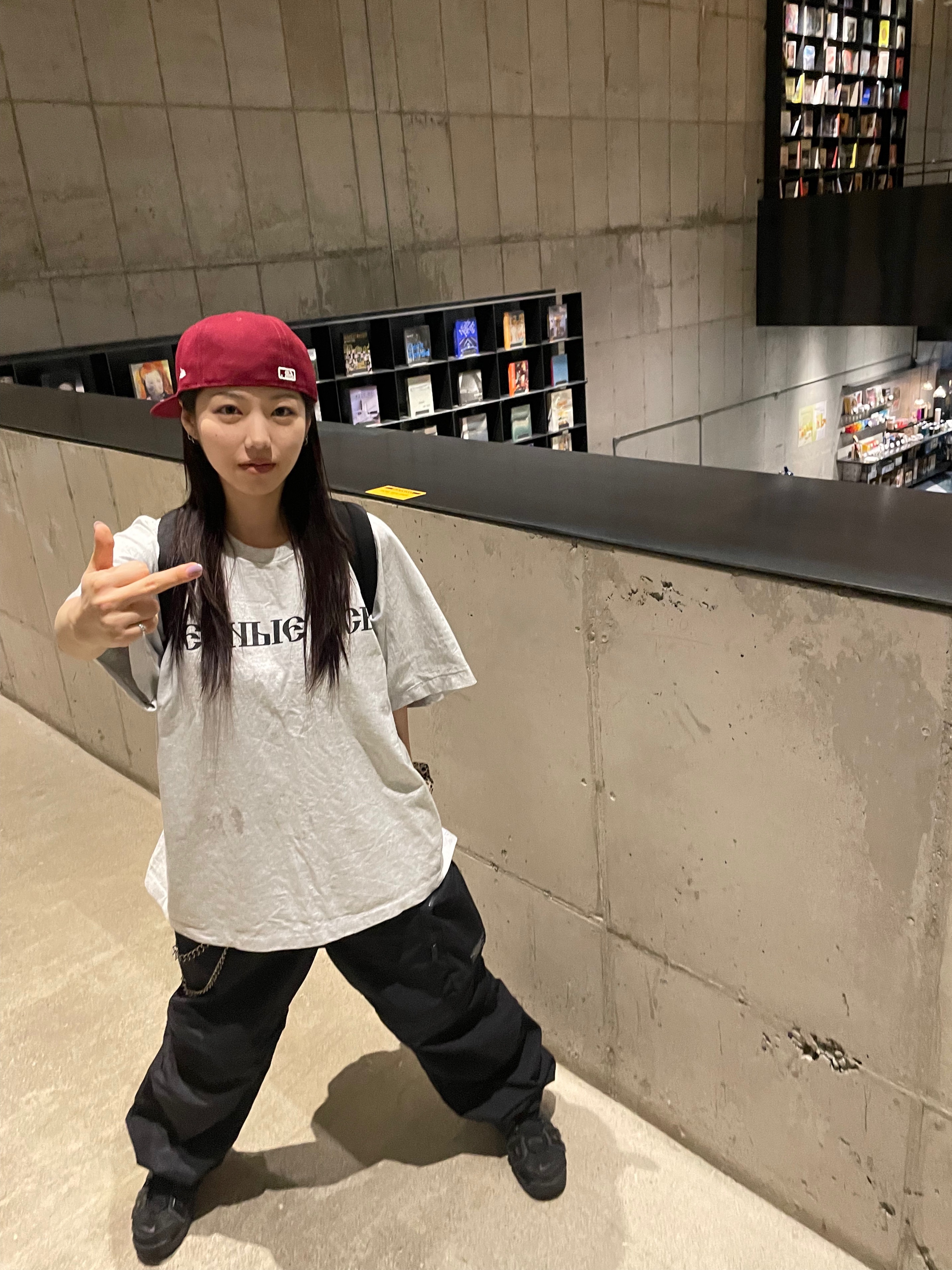 Yeezy x Gosha Rubchinskiy YZY Black Dogs T-Shirt Heather Grey, (GS) Nike Air More Uptempo Black Anthracite 착용 스타일