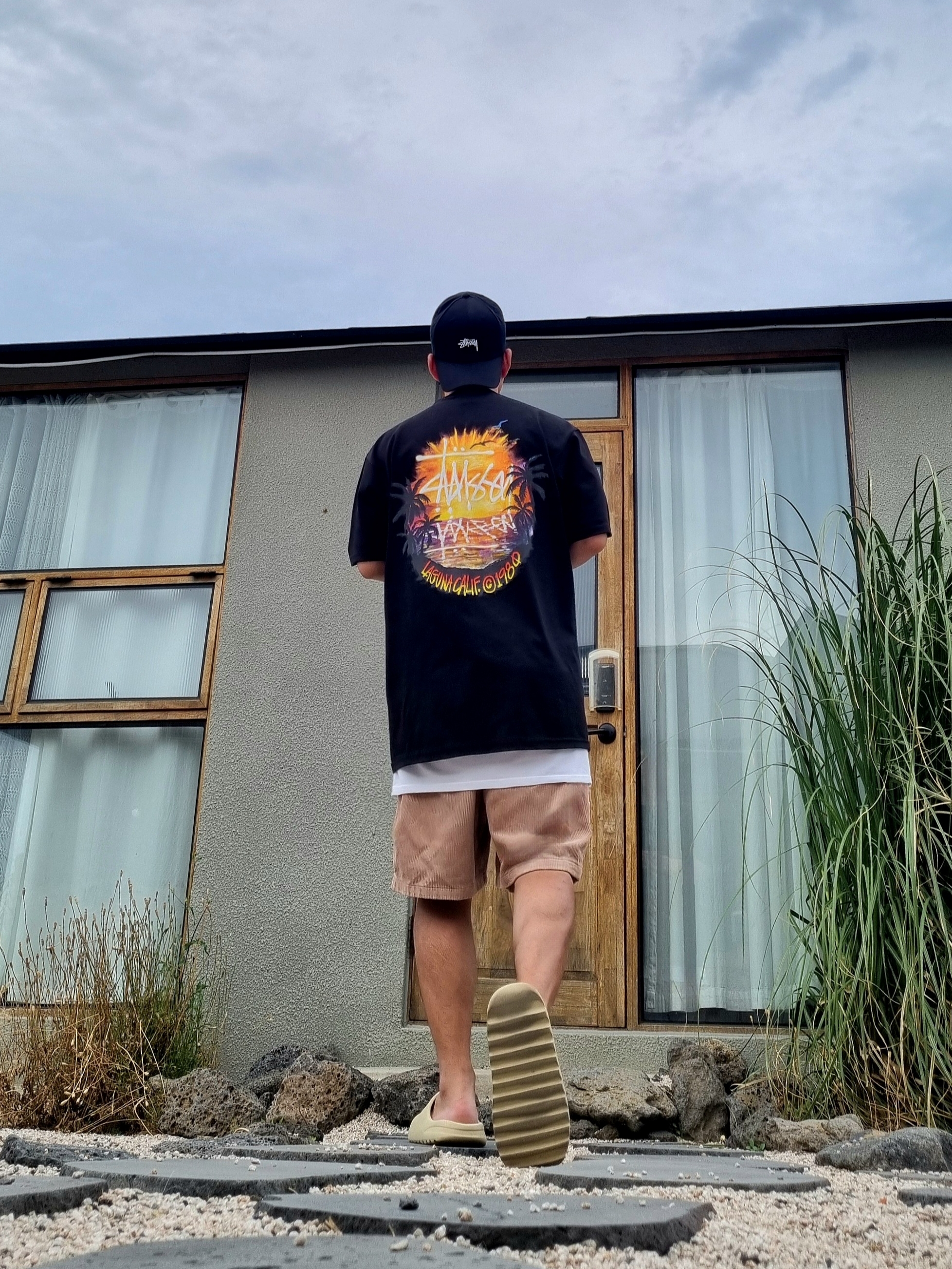 Stussy Sunset T-Shirt Black 착용 스타일