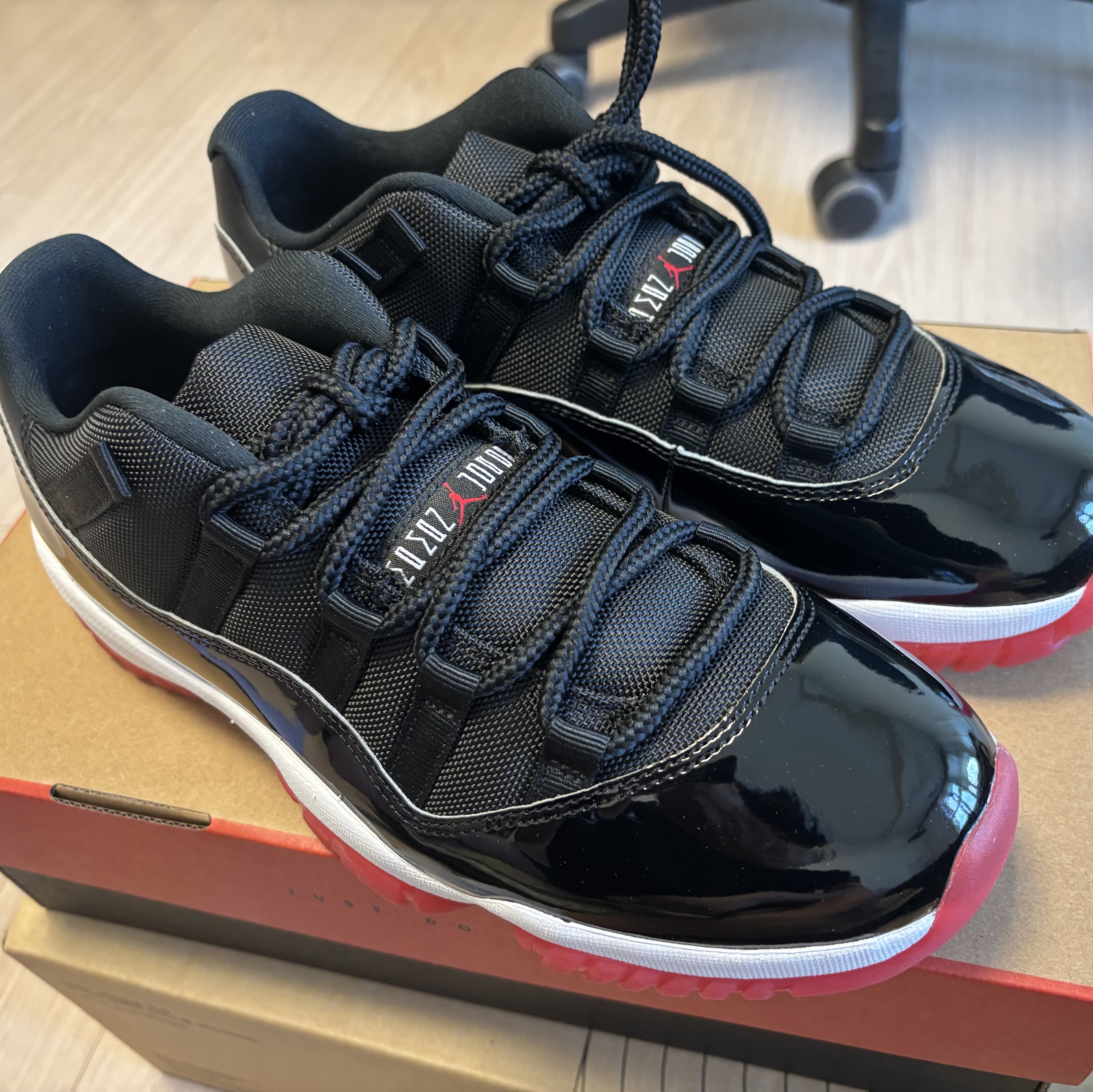Jordan 11 Retro Low Bred 2025 착용 스타일 - 3